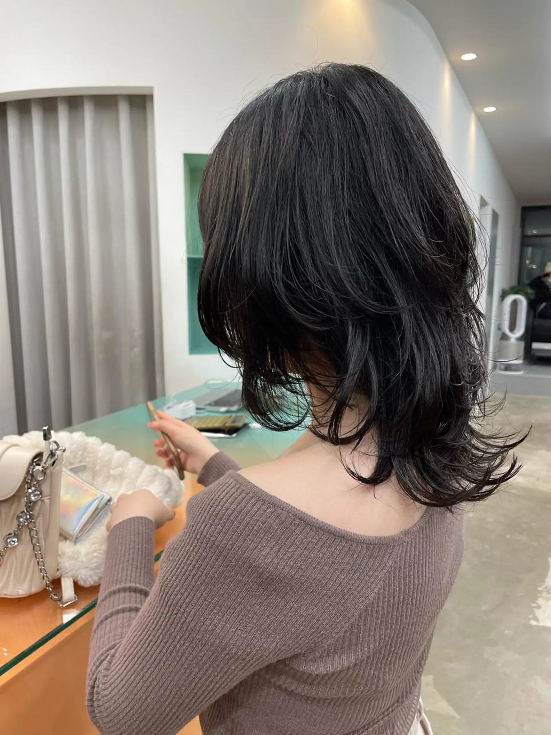 ミディアム レイヤーカット pole所属・【pole】 minaのヘアスタイル