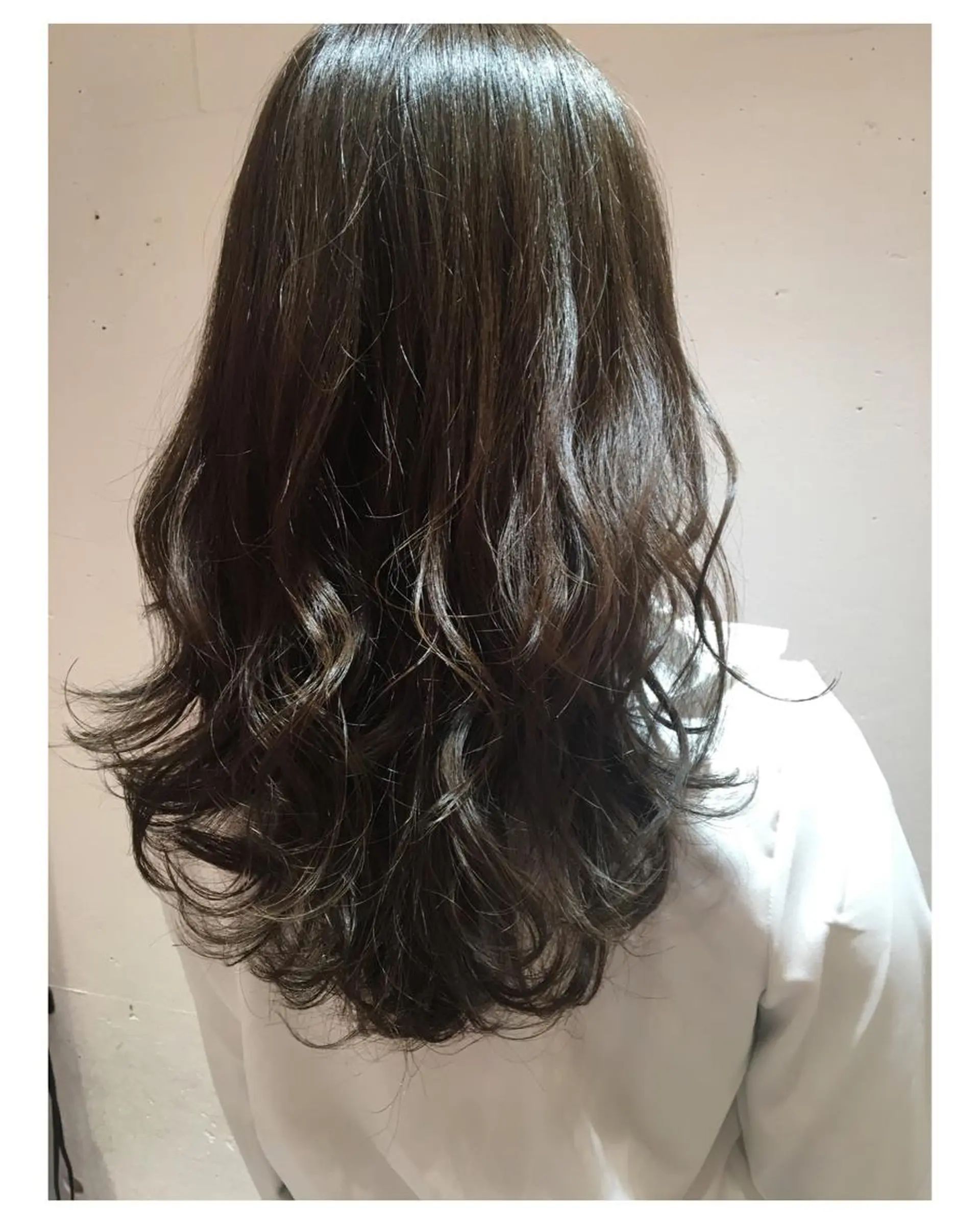 セミロング ロング カラー THE DAY所属・AKI HASHIMOTOのヘアスタイル