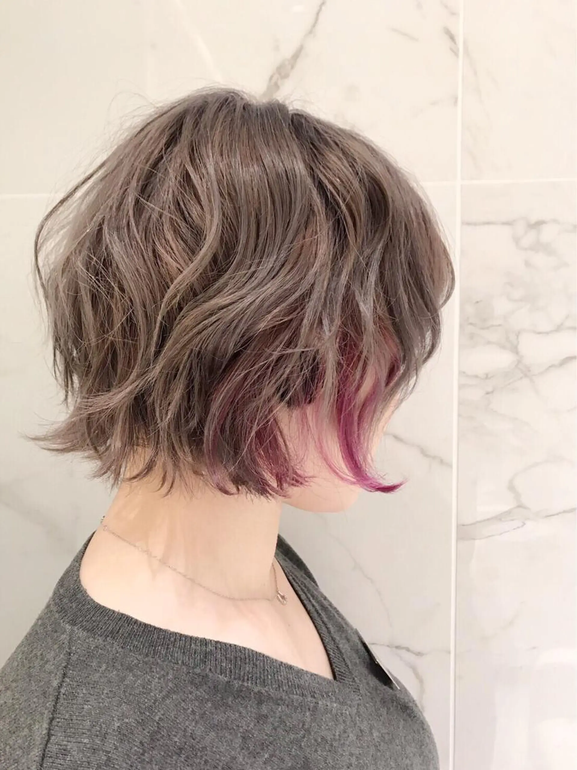 ショート カラー ヘアアレンジ ベージュカラー インナーカラー ピンクカラー カット ヘアカラー トリートメント 今井 由佳のヘアスタイル