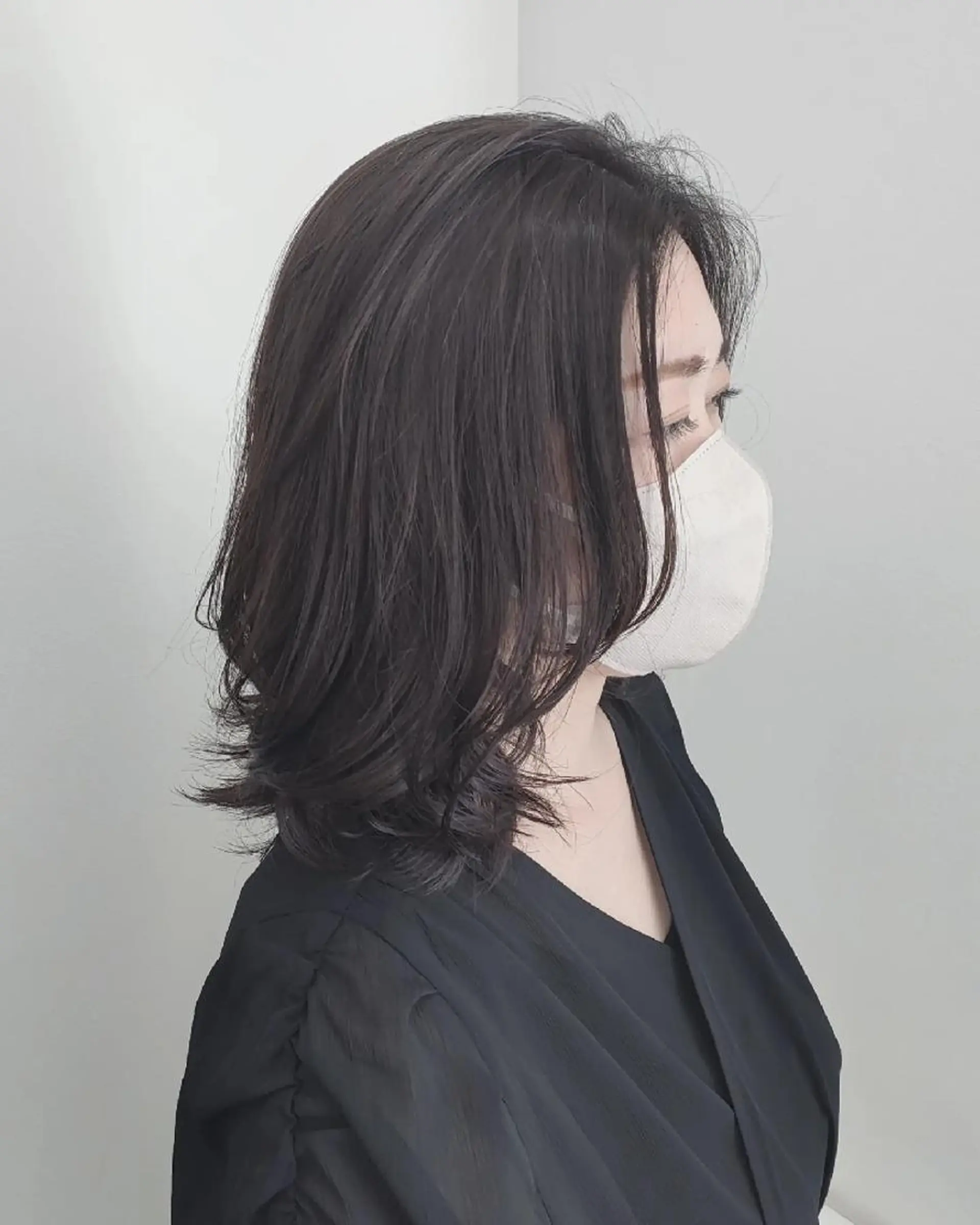 ミディアム カラー ミディアムレイヤー アッシュ ダークアッシュ レイヤーカット sepiage trois所属・酒井 亜希のヘアスタイル