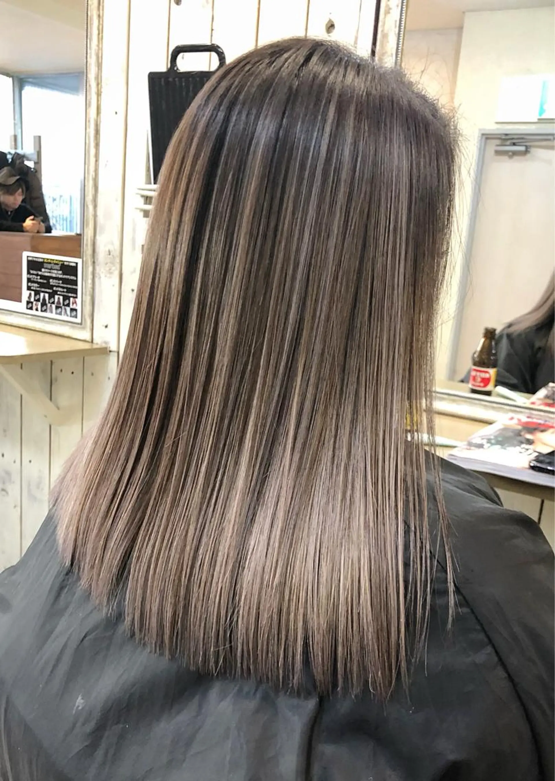 ミディアム レイヤーカット カット ヘアカラー 韓国レイヤー外国人風 透明感カラー髪質改善のヘアスタイル