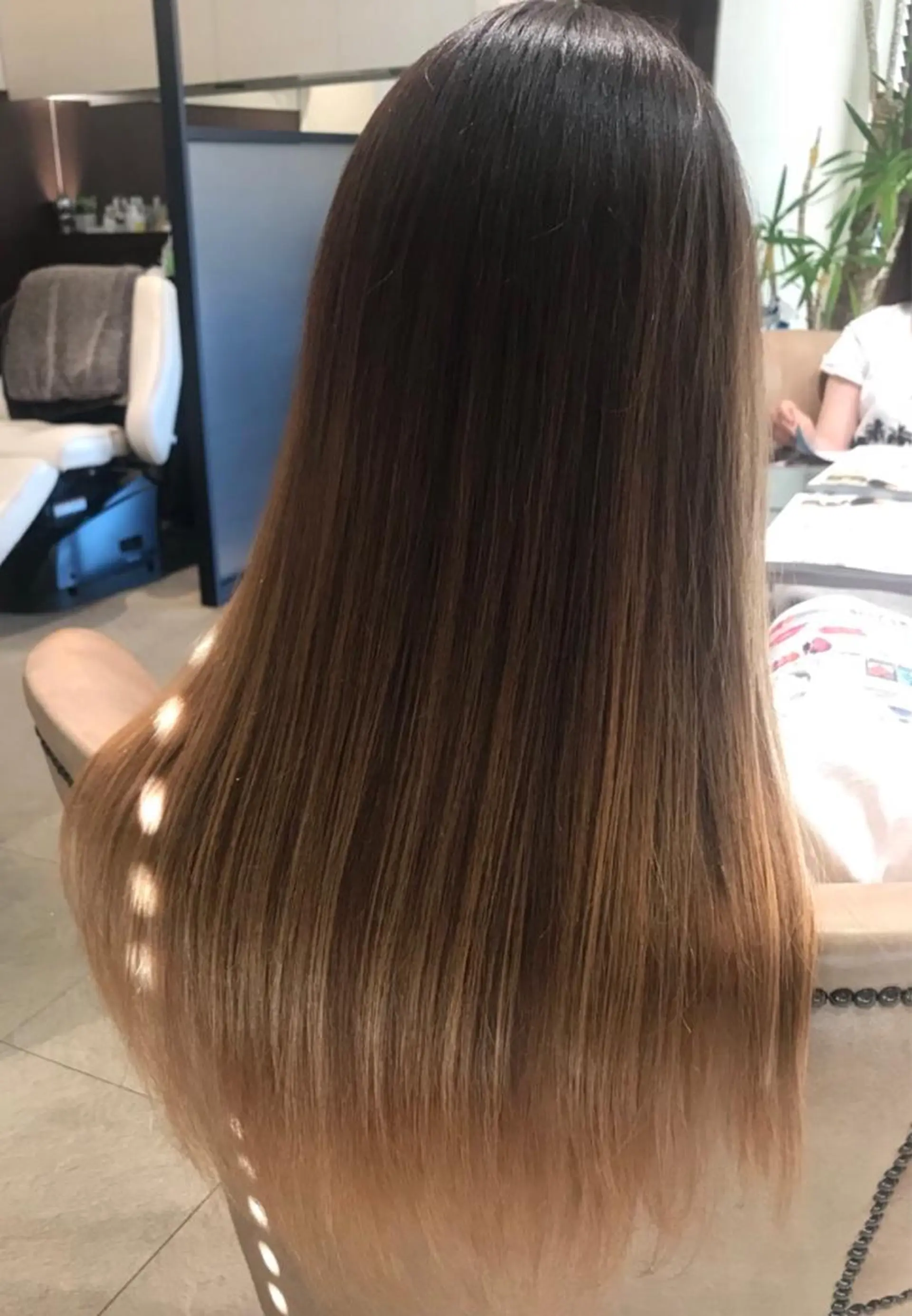 ロング ハイライト レイヤーカット newi saLyu 片岡ふきのヘアスタイル