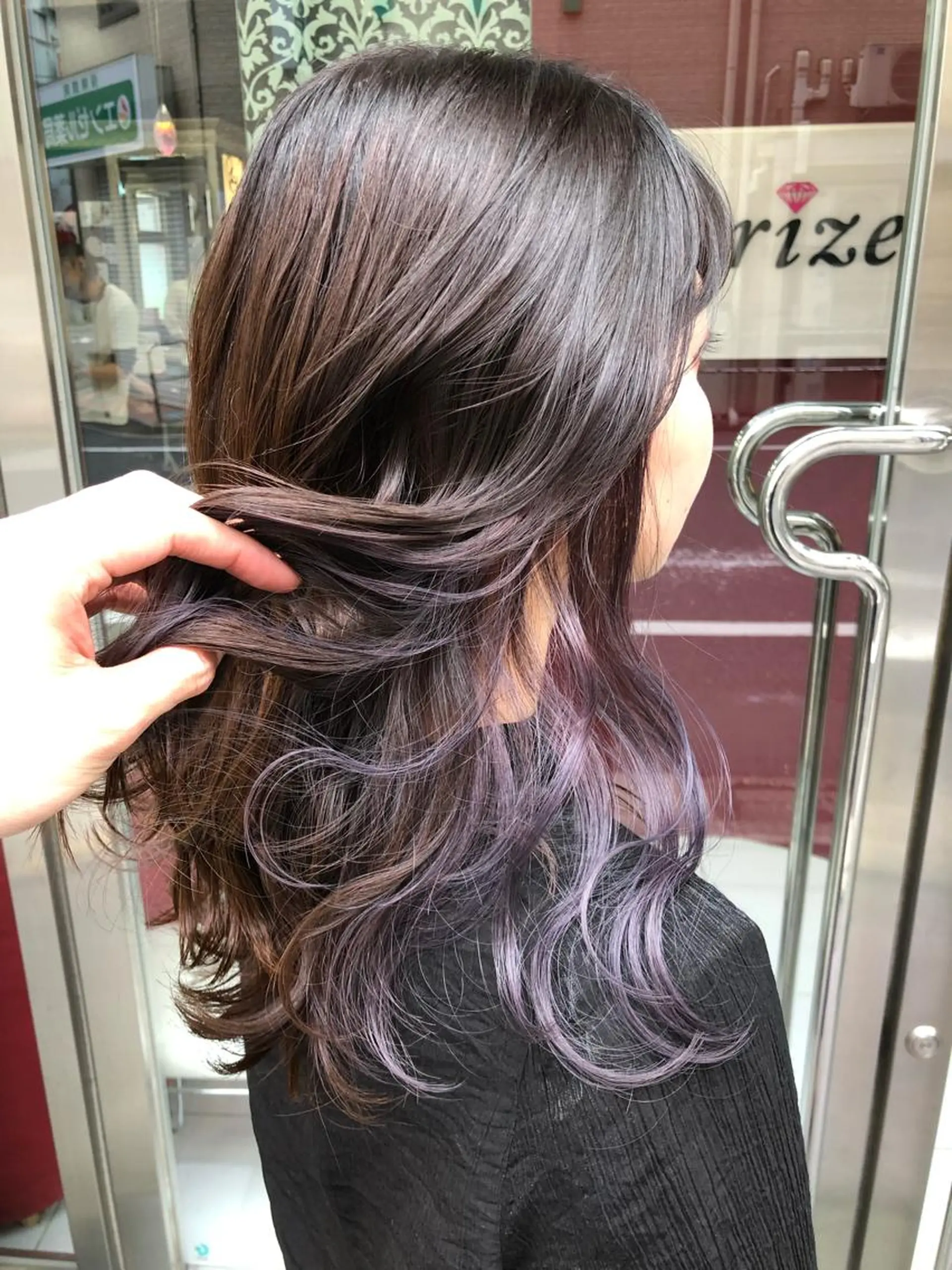 セミロング カラー ブリーチ インナーカラー パープルカラー シルバー トップスタイリスト 小澤純一のヘアスタイル