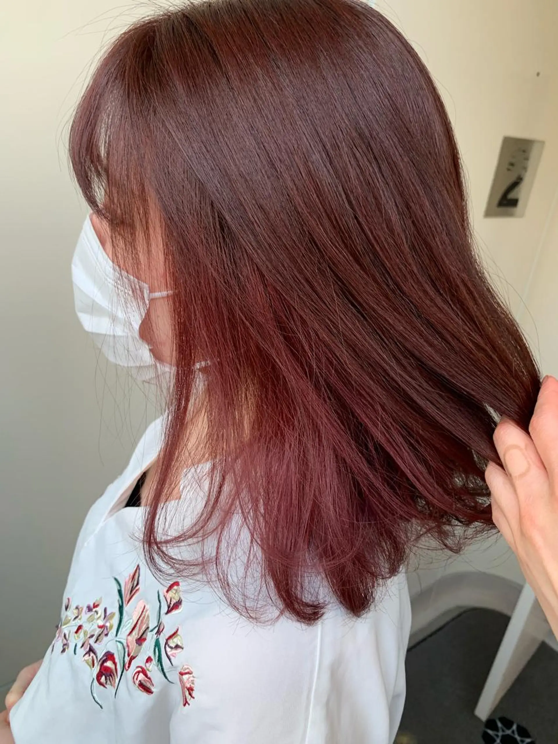 ミディアム カラー 羽エクステ🩷 🤍まき🤍のヘアスタイル