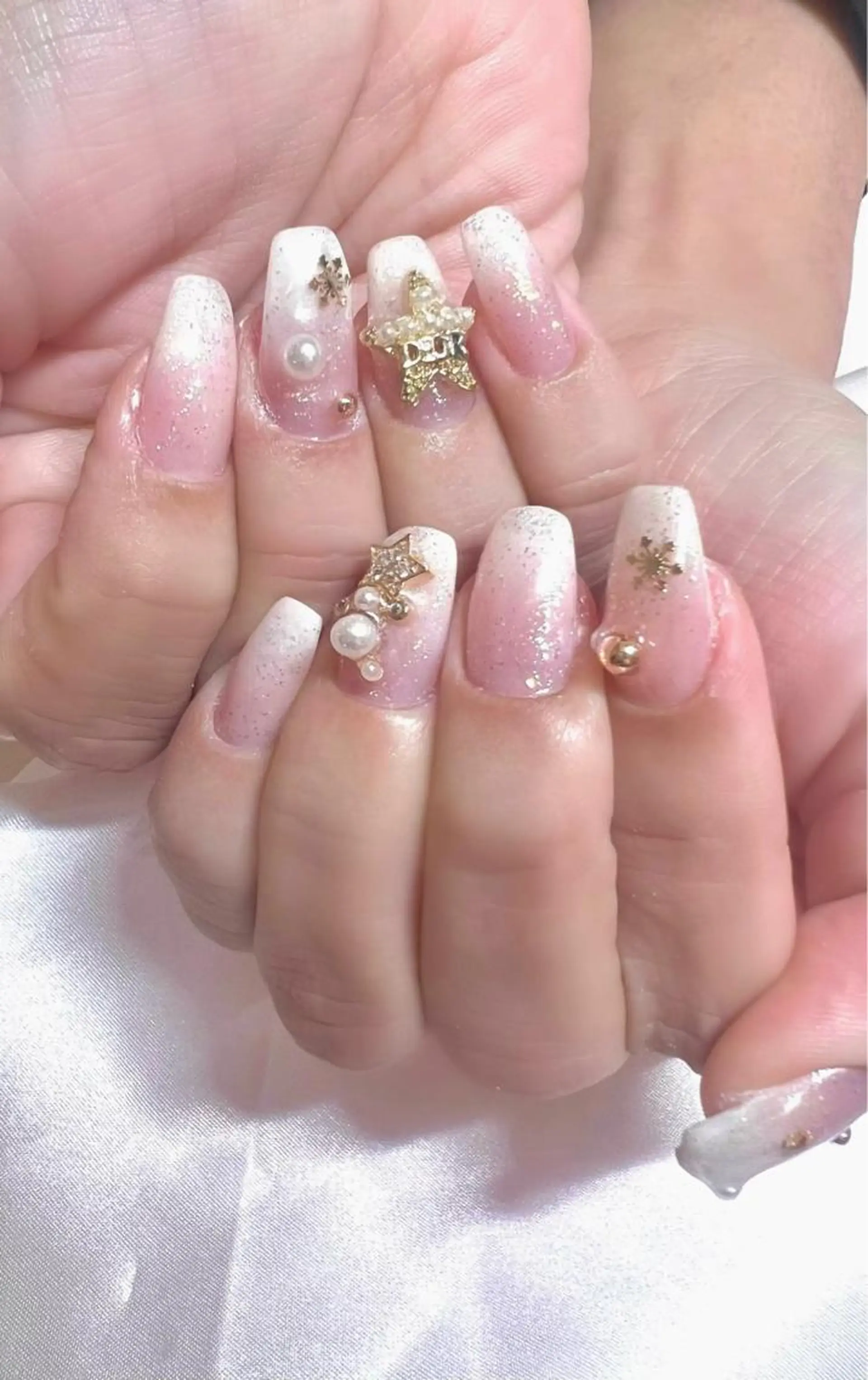 ネイル 韓国ネイル ワンホンネイル 冬ネイル クリスマス ハンドネイル R nailのネイルデザイン