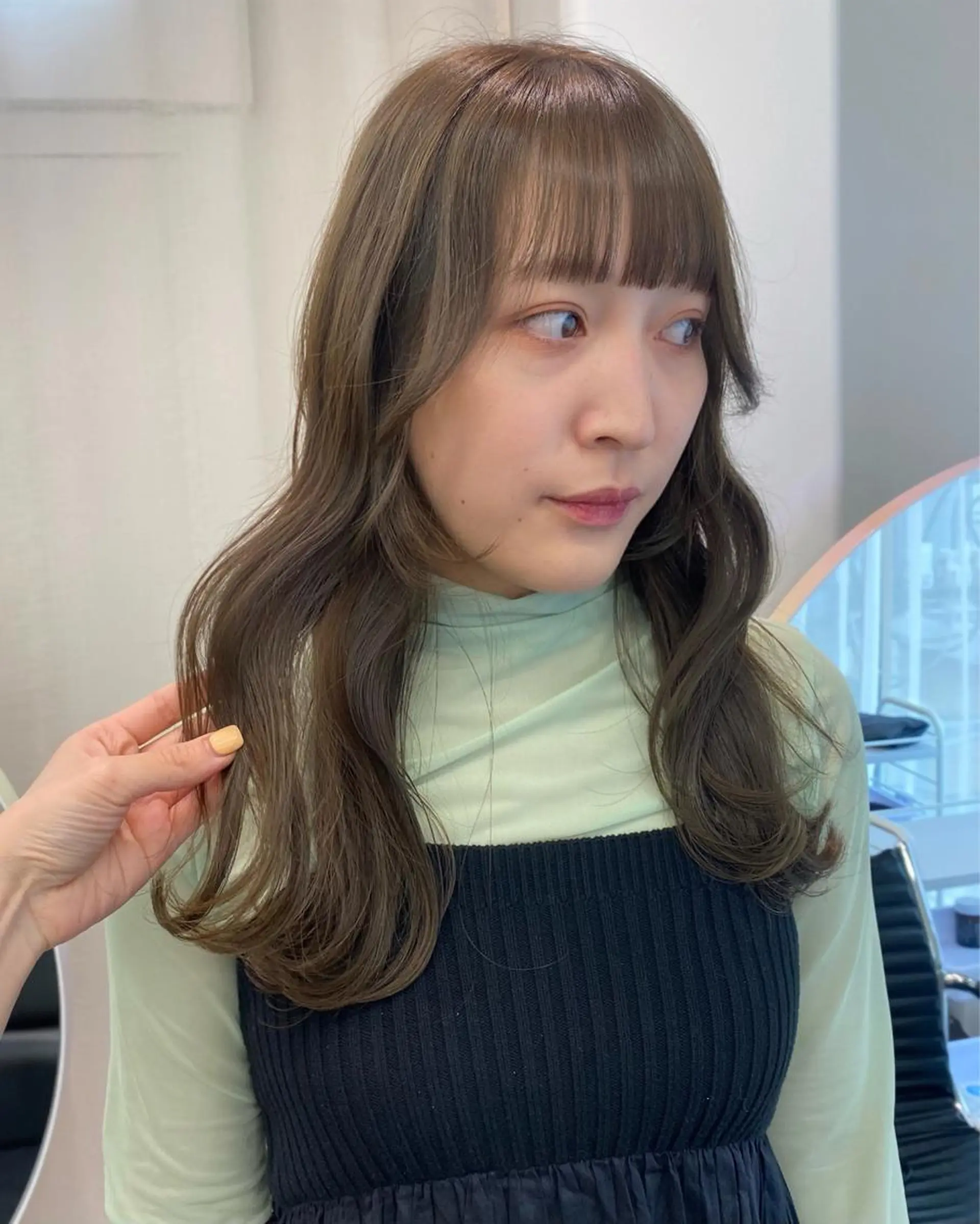 セミロング カラー ヘアアレンジ ベージュカラー オリーブベージュ オリーブカラー 韓国風ヘア レイヤーカット SALOWIN原宿iori店所属・レイヤー🌟艶カラー 🕊まやのヘアスタイル