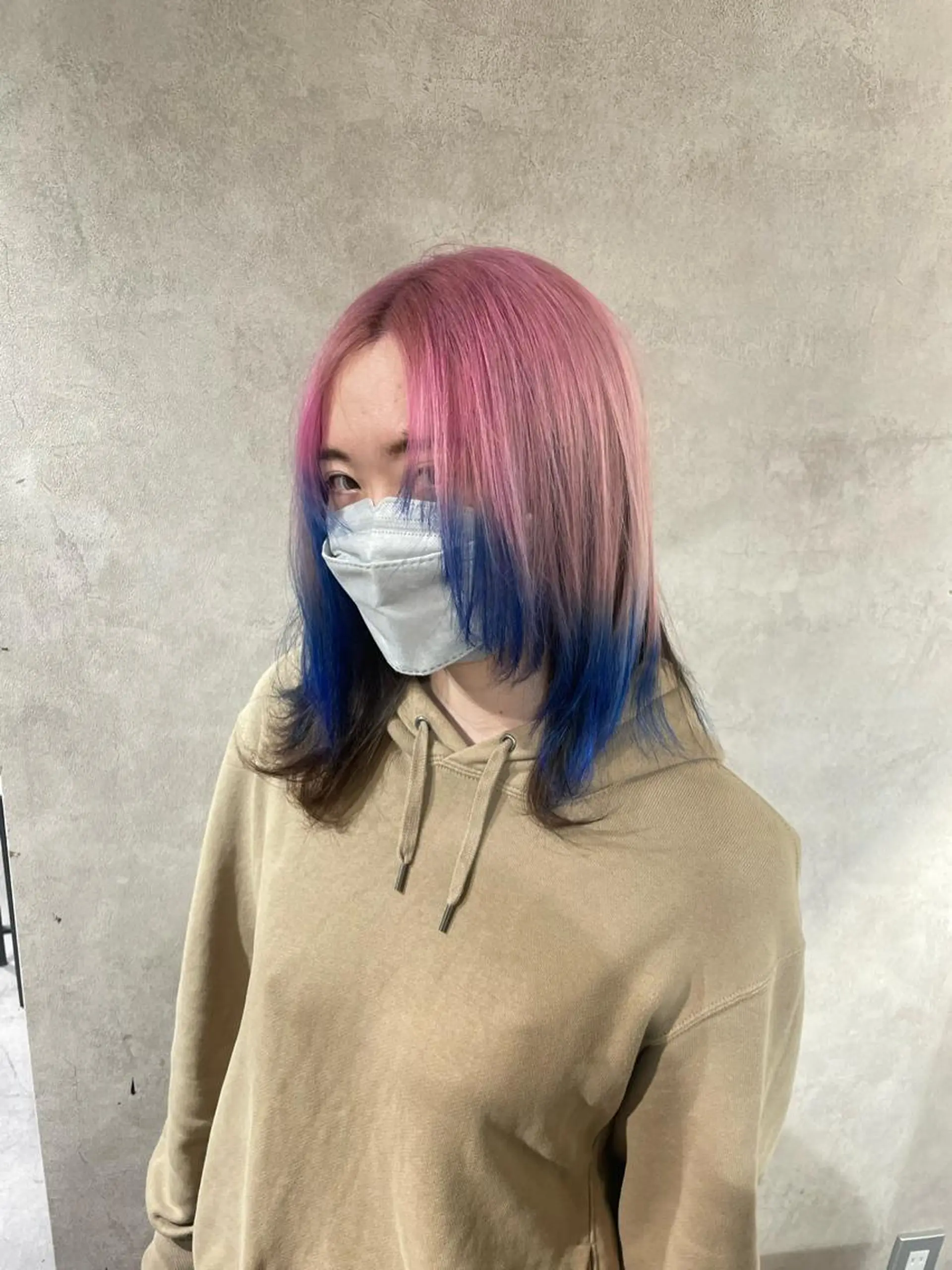 カラー ピンクカラー ヘアカラー 🇰🇷ハイトーン× 韓国レイヤー레이어드のヘアスタイル