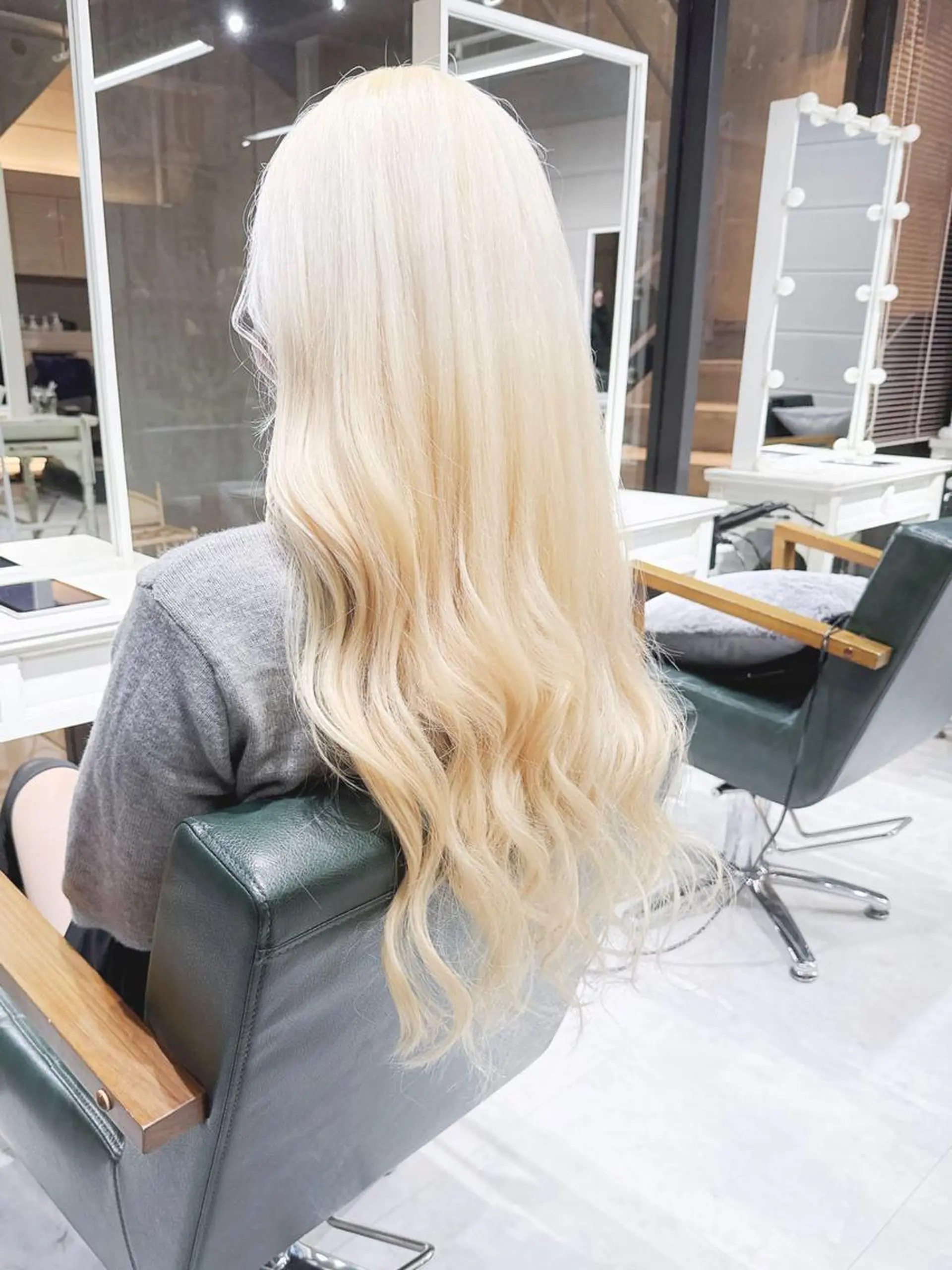 ロング ヘアアレンジ カラー 抜きっぱなしブロンド ブロンド ハイトーンカラー 𝐑𝐈𝐍𝐊𝐀 🌷のヘアスタイル