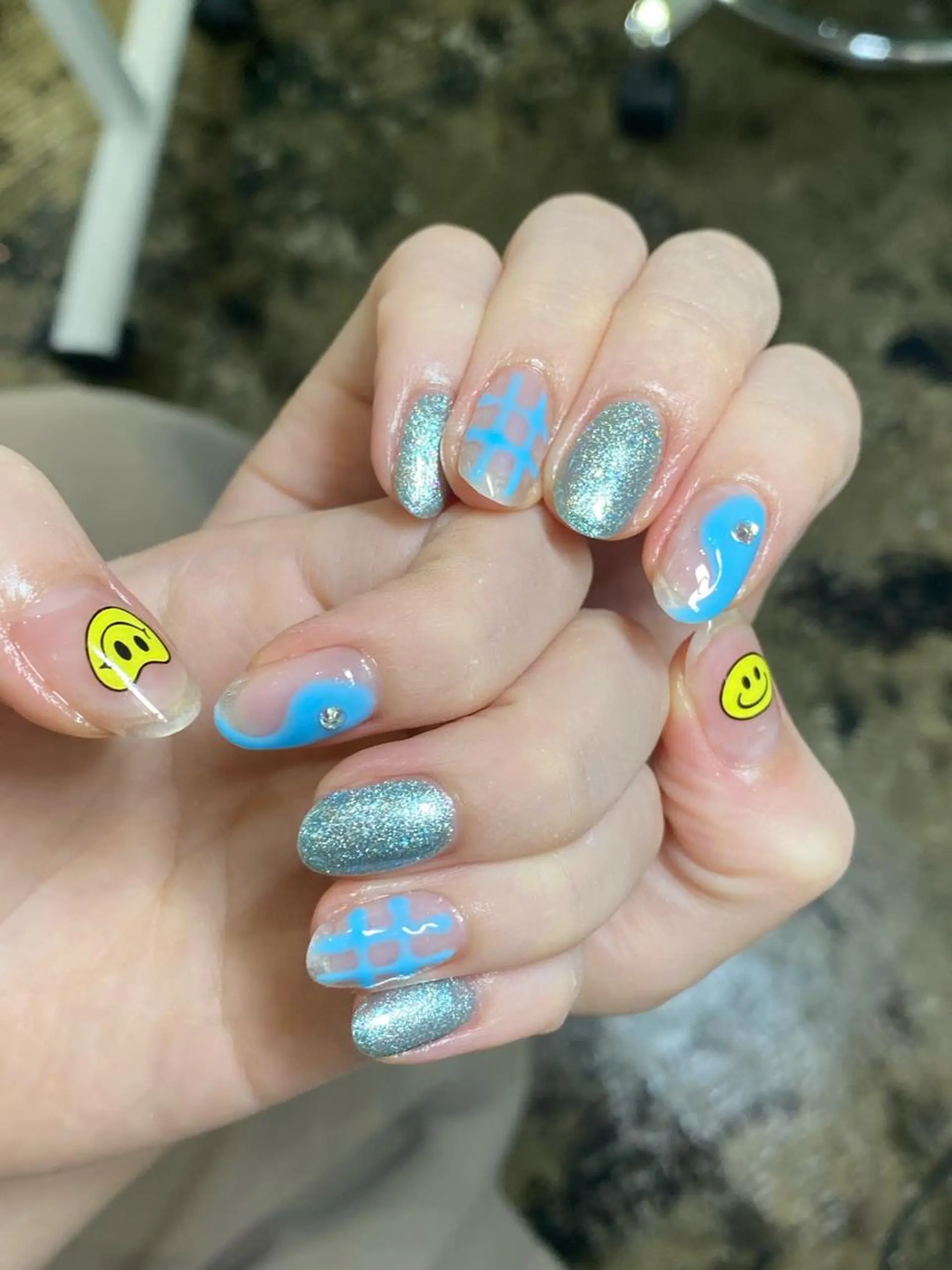 ネイル ♱˖⁺ 𝒎𝒐𝒑𝒊 ⁺のネイルデザイン