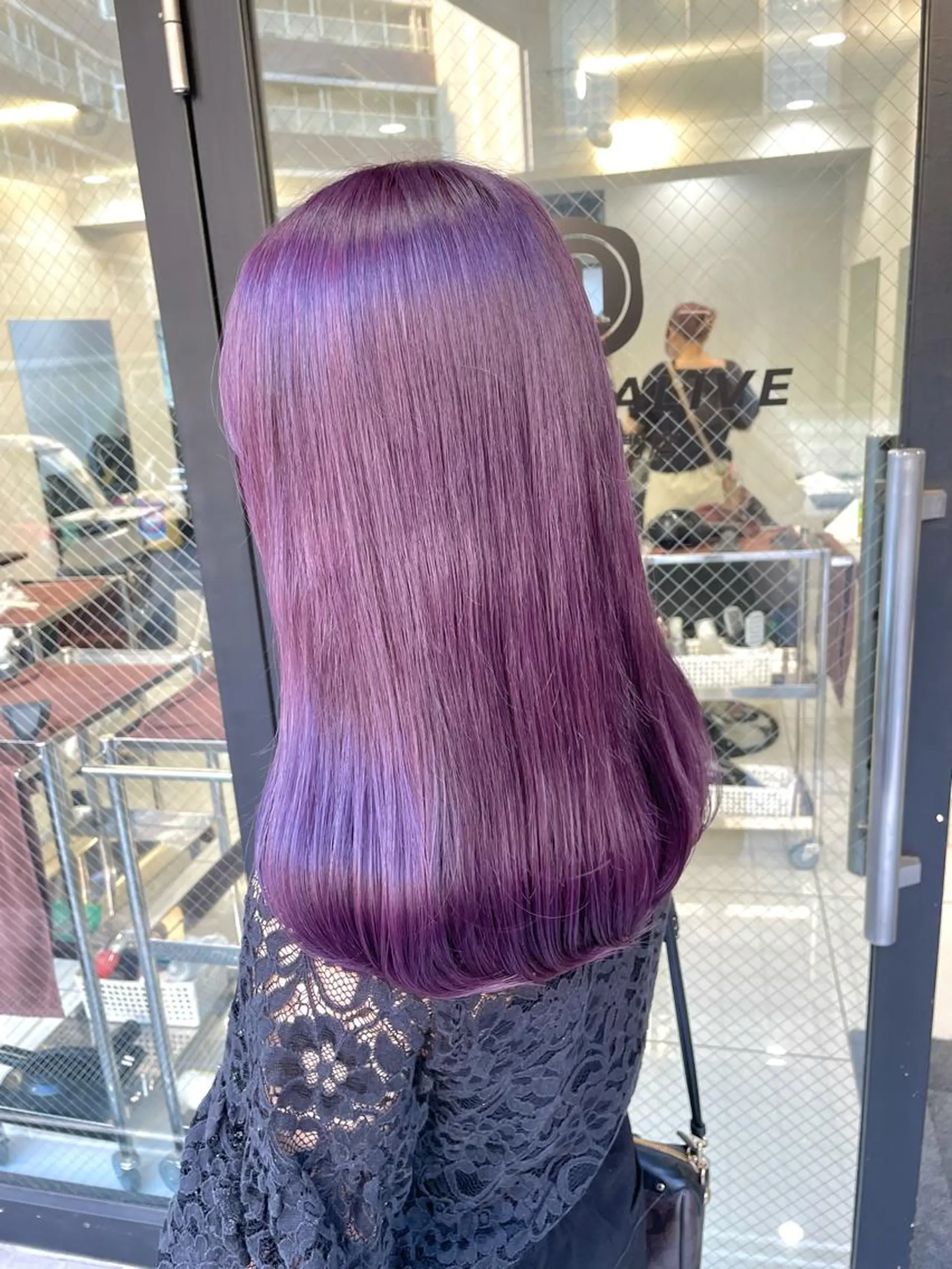 セミロング カラー ヘアカラー 横山 奈央のヘアスタイル