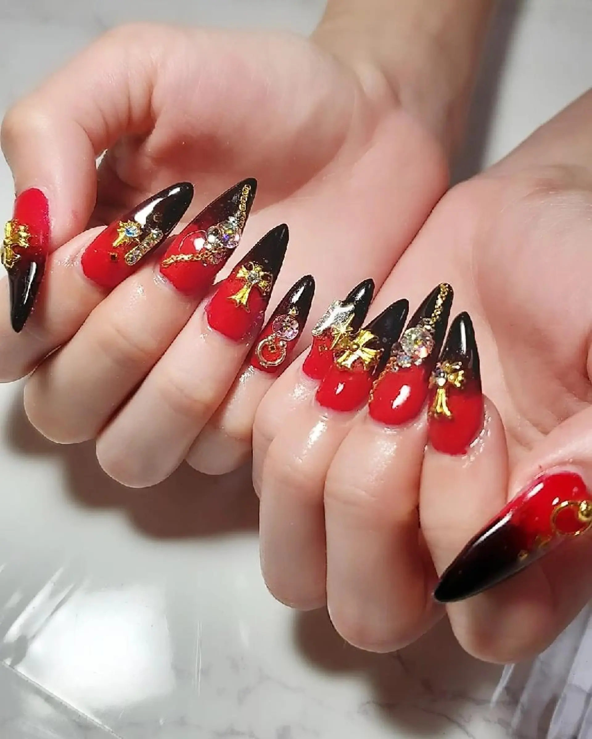 ネイル 赤色 ハンドネイル Garnet nailのネイルデザイン