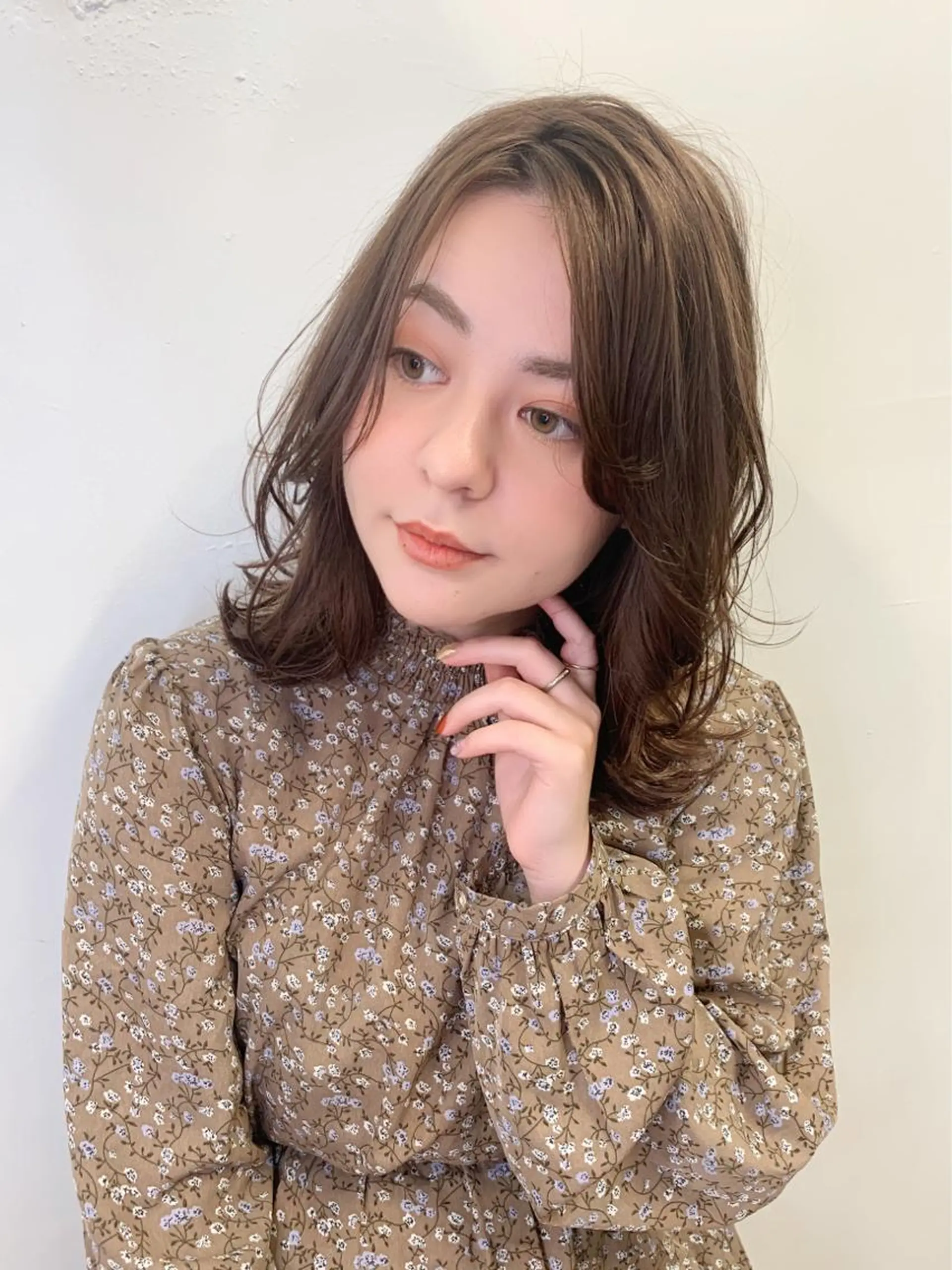 ミディアム カラー パーマ ベージュカラー 透明感カラー くびれヘア 髪質改善カラー☆ ヘアアレンジmiyuのヘアスタイル