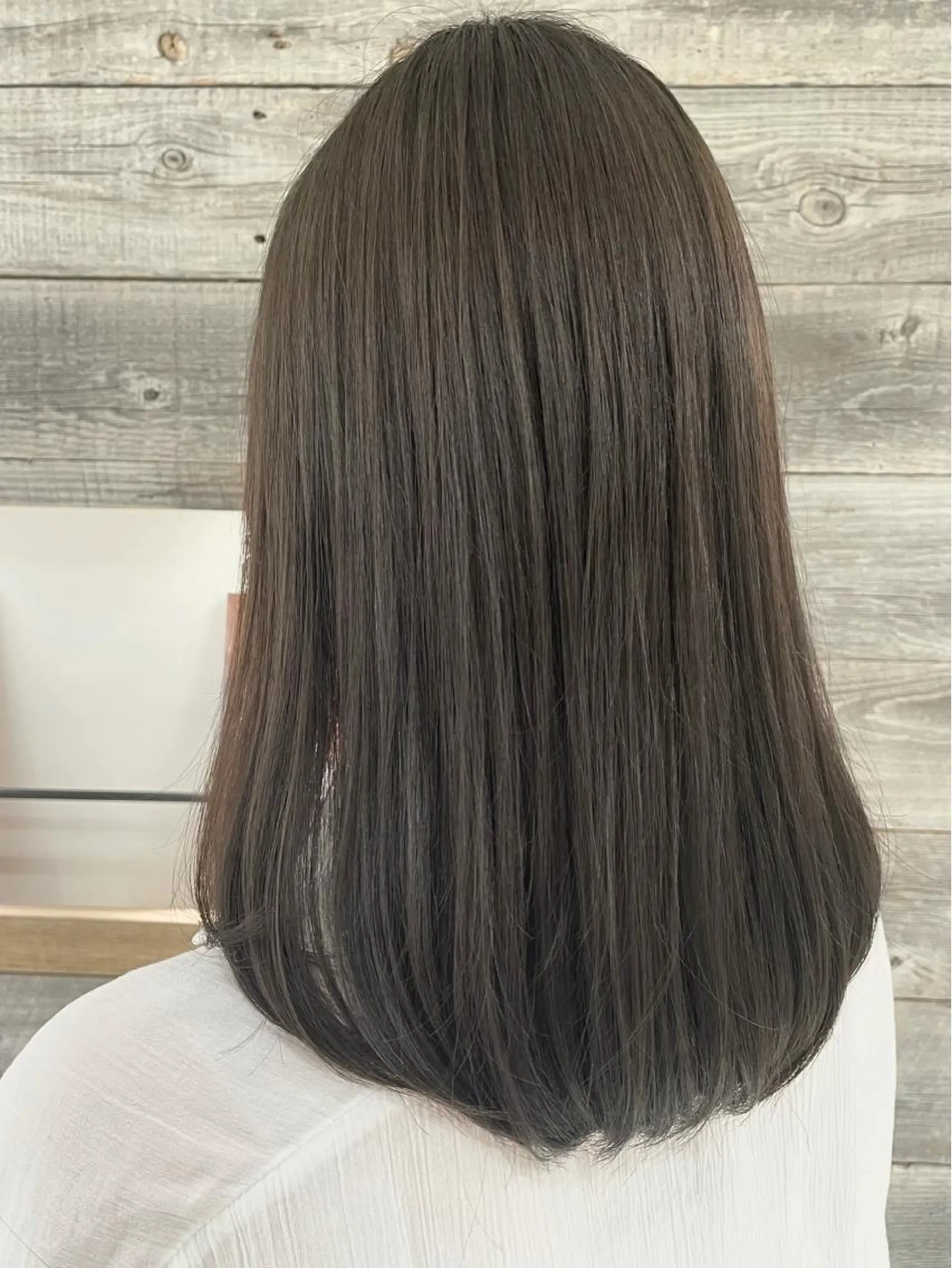 ミディアム カラー ベージュカラー オリーブベージュ カット ヘアカラー 卒業式受付中🌻 肥田亜沙美のその他イメージ