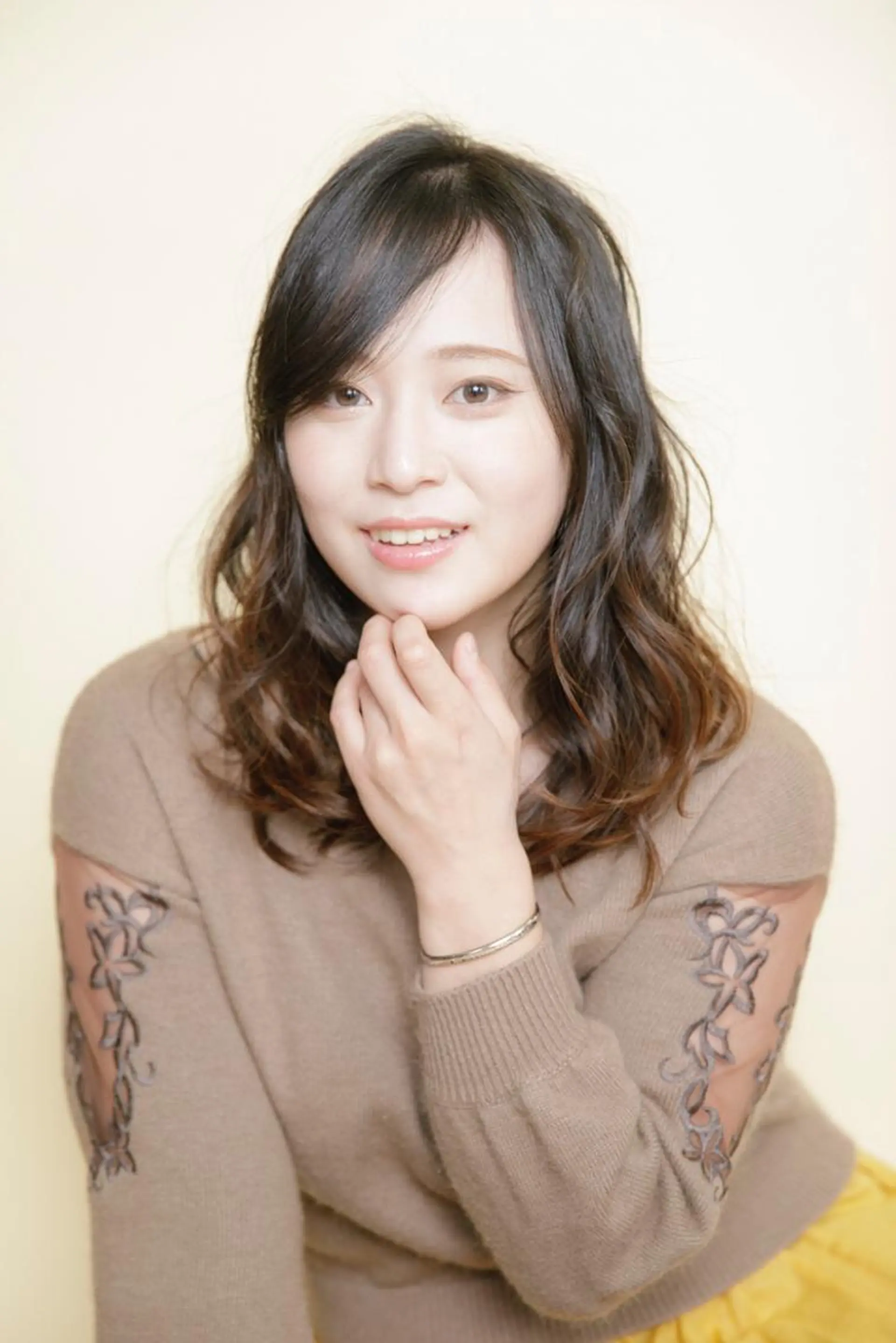 セミロング カラー パーマ 横手 愛美のヘアスタイル