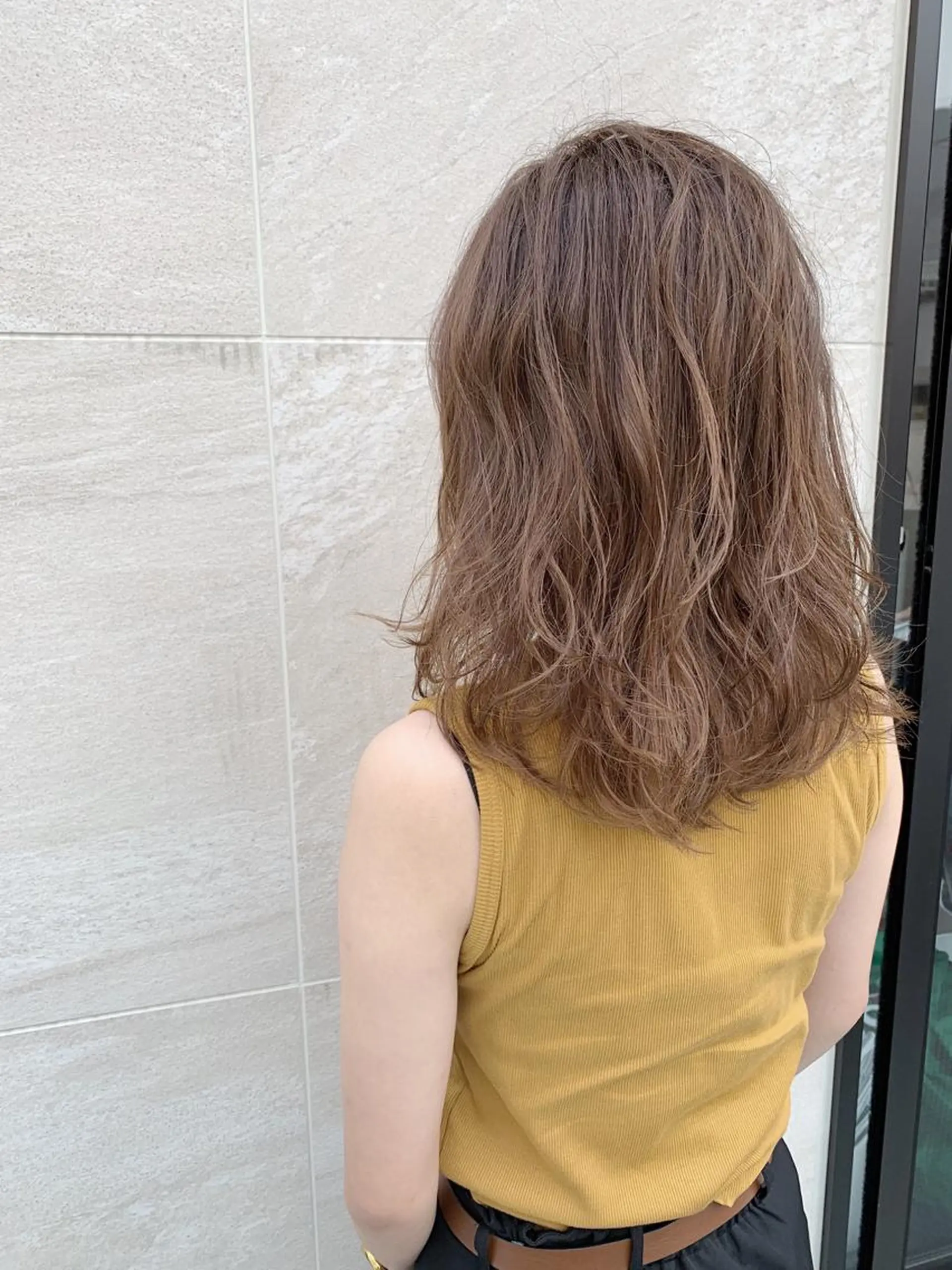 ミディアム カラー ベージュカラー ハイライトカラー ミルクティーベージュ ハイライト カラー特化サロン大阪 ルービック江坂/新城のヘアスタイル