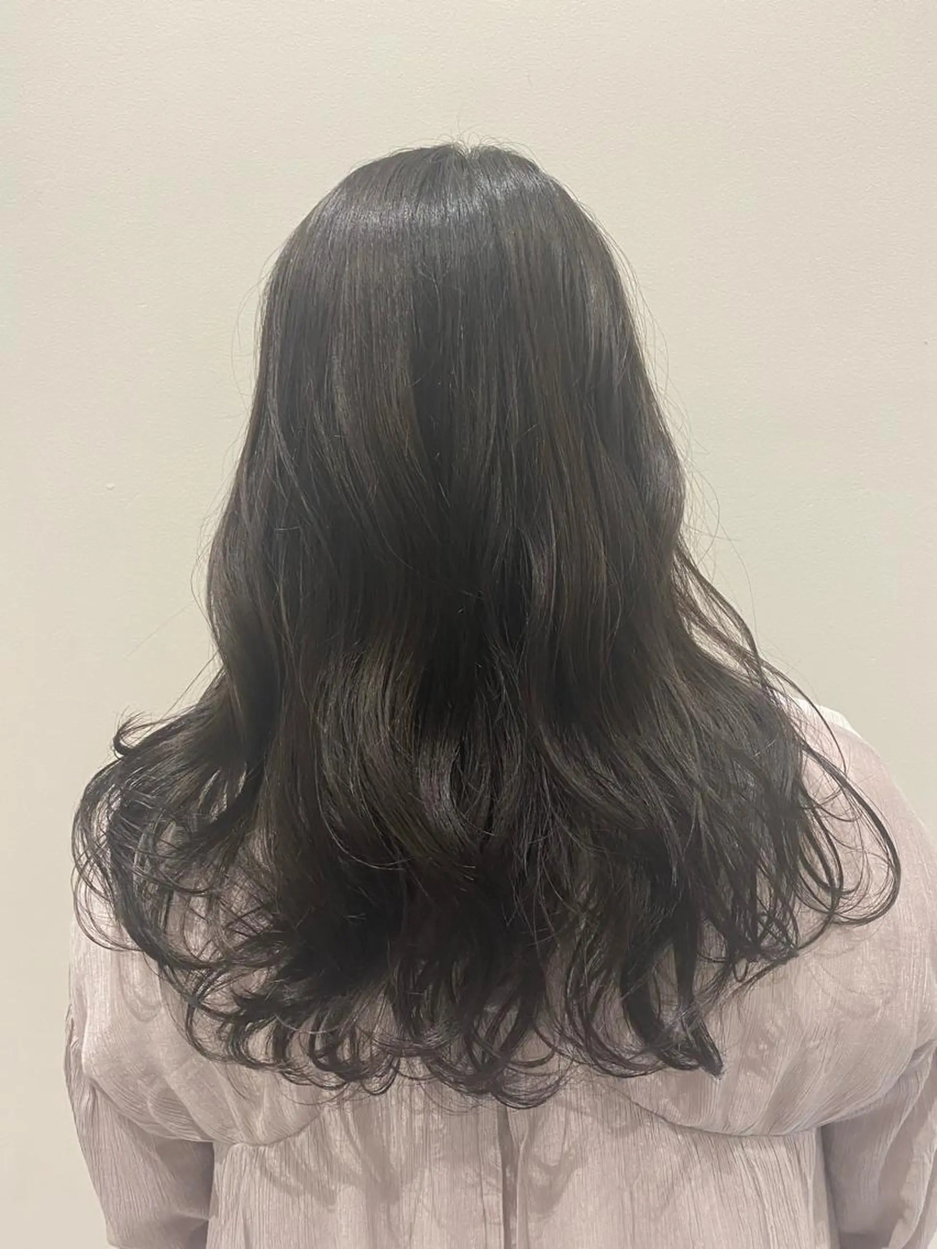 セミロング パープルカラー 村山 豪歩のヘアスタイル