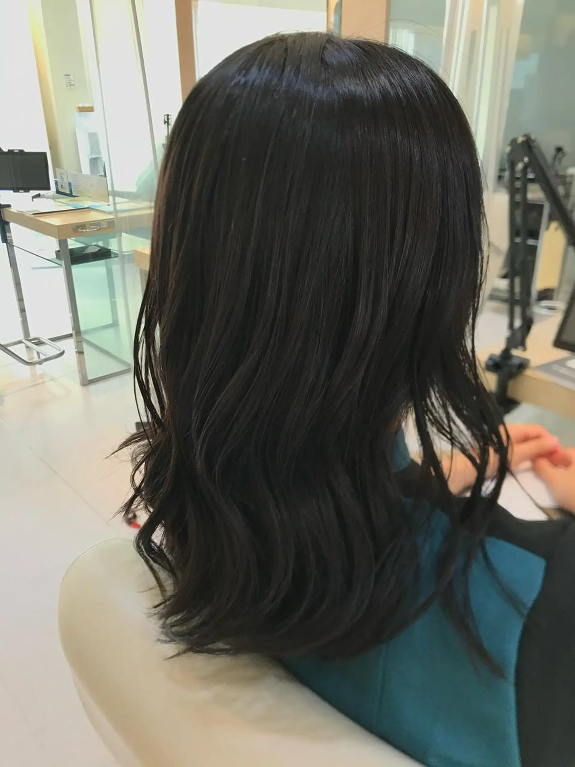 セミロング カラー パープルカラー 後藤 瑞季のヘアスタイル