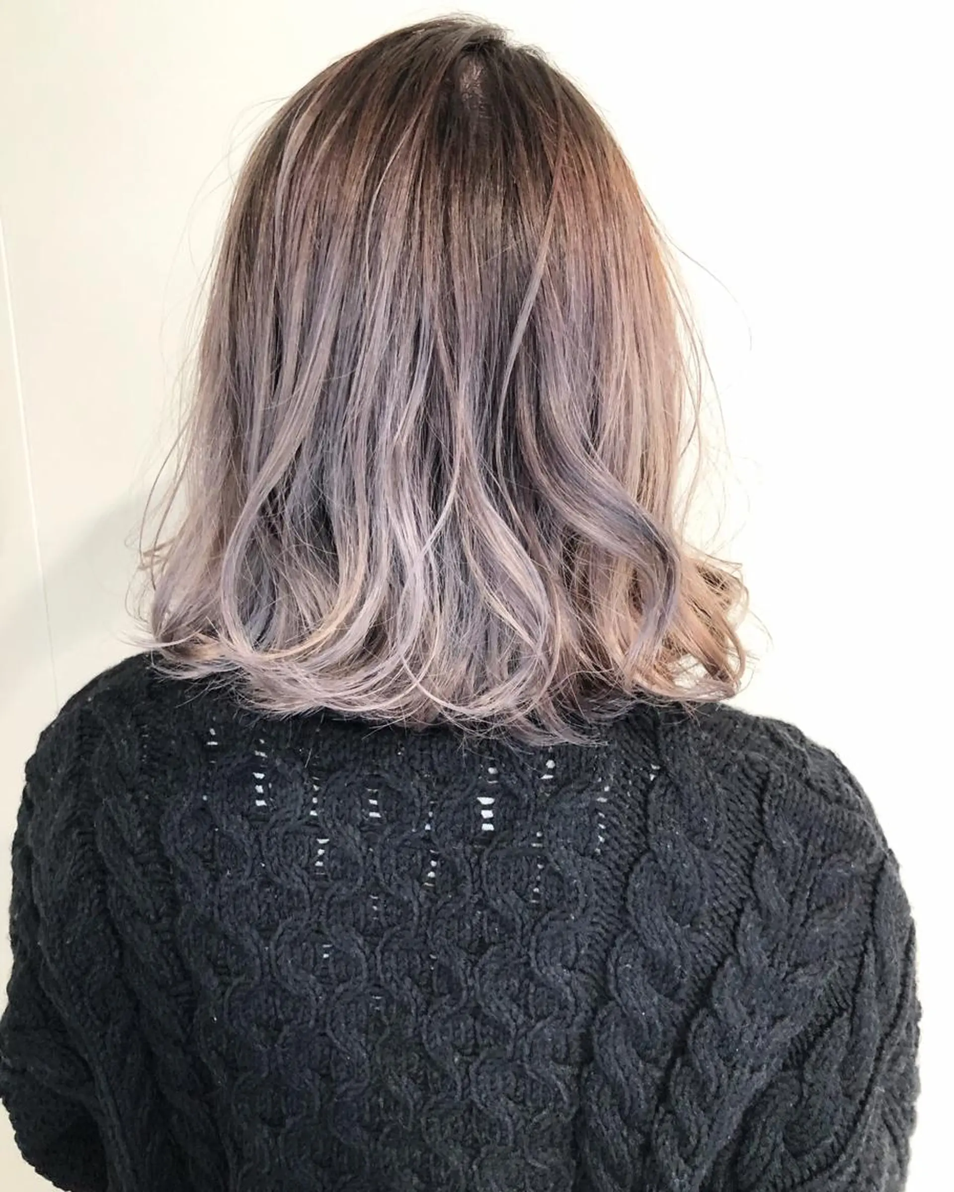 ショート カラー パープルカラー シルバー 西本 夏美のヘアスタイル