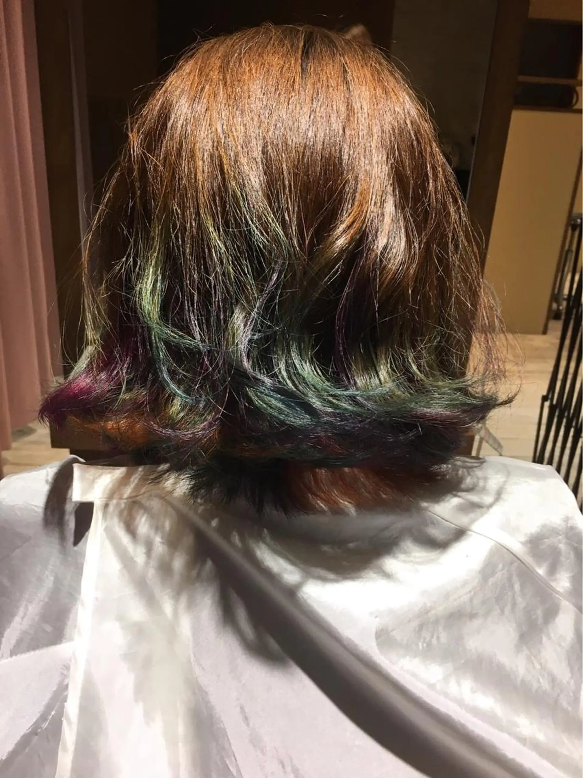 ミディアム カラー 保子 祐里香のヘアスタイル