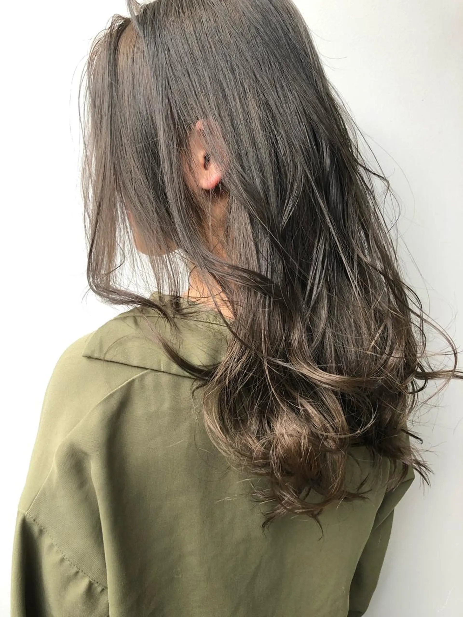 セミロング カラー Nero✂︎ officialのヘアスタイル