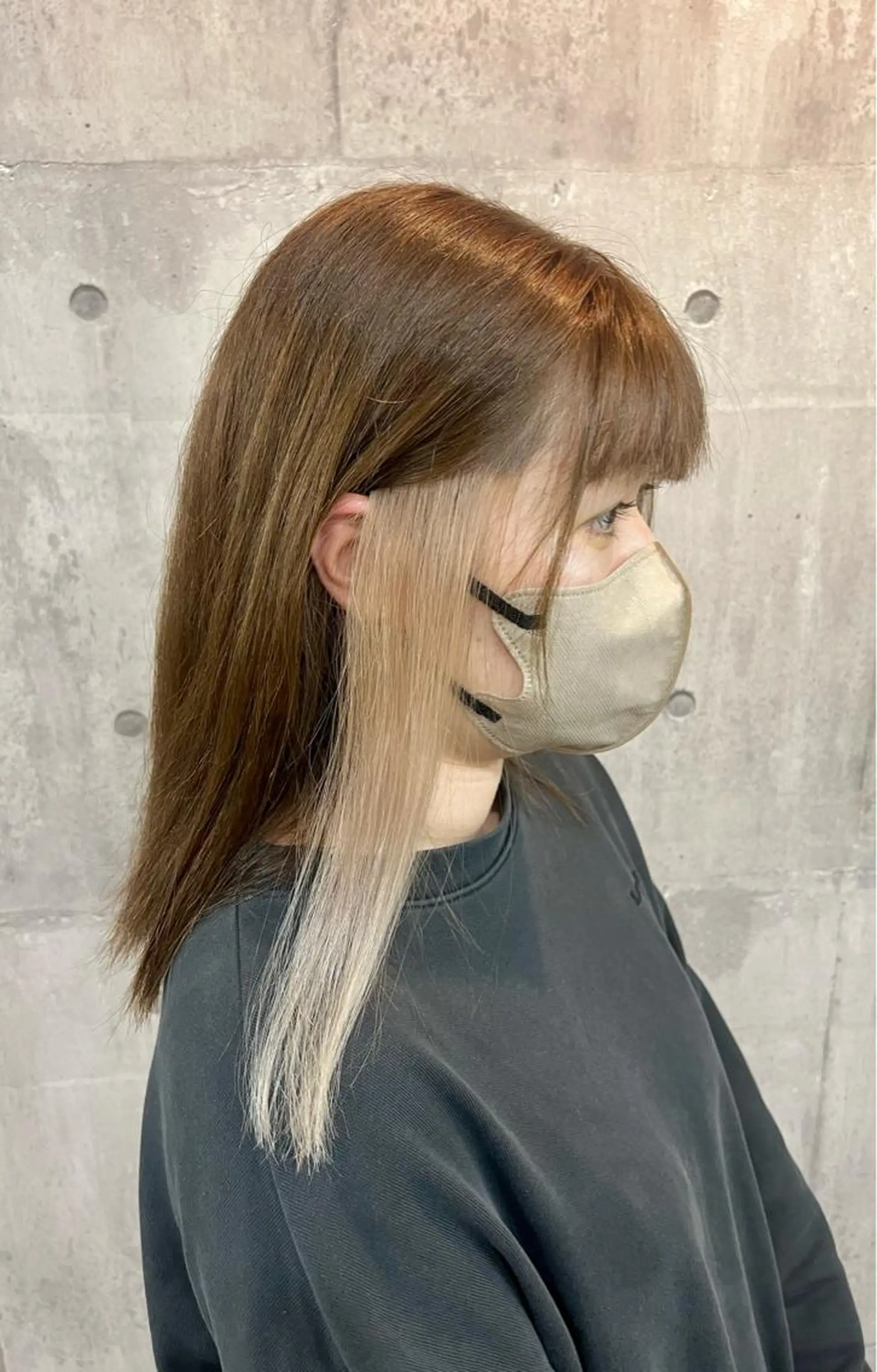 セミロング カラー ベージュカラー インナーカラー ホワイトベージュ レイヤー/韓国 ハイトーン興津史弥のヘアスタイル