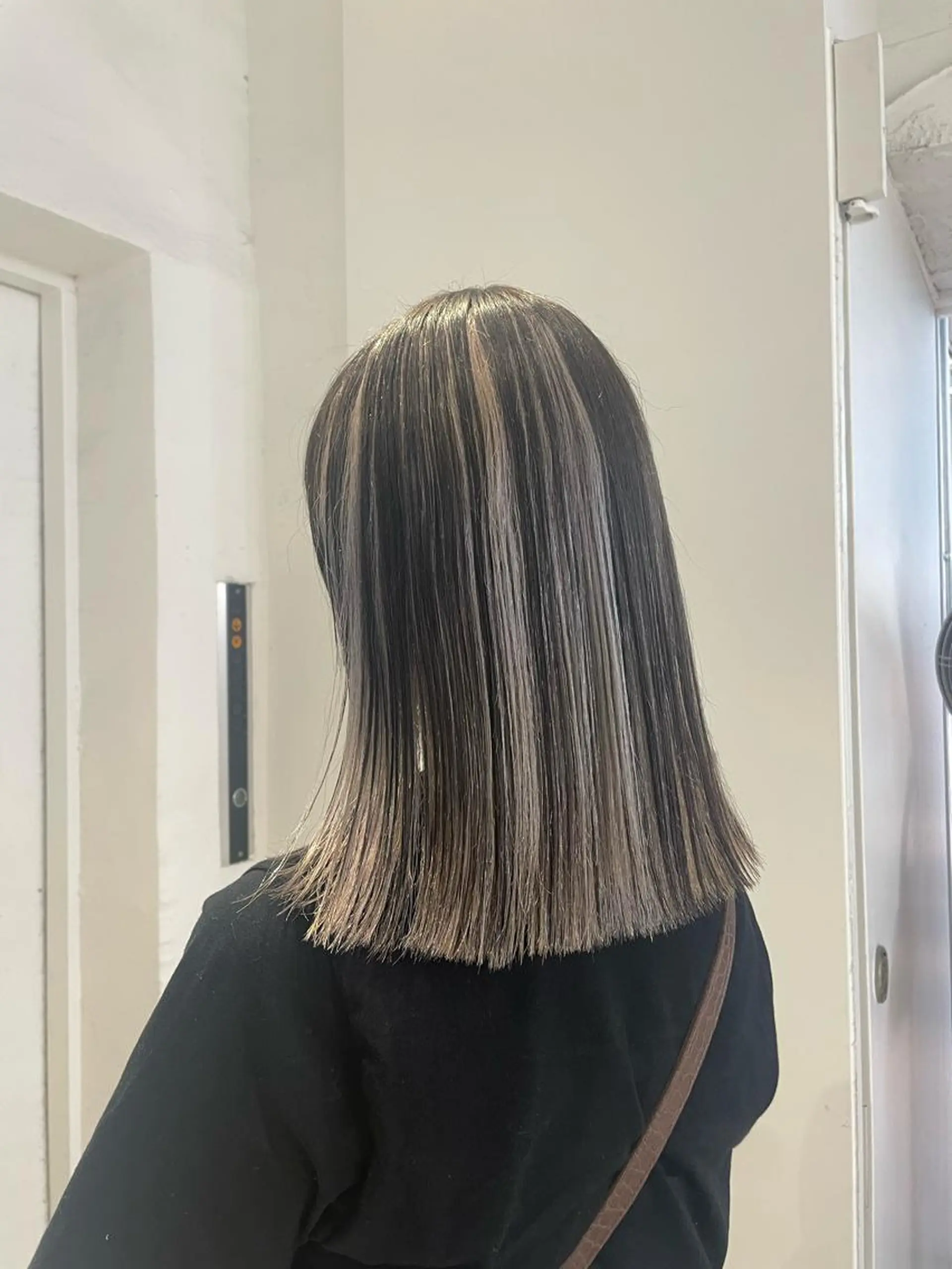 セミロング カラー デザインカラー ヘアカラー 🌟暖色系ハイトーン 🌟AIのヘアスタイル