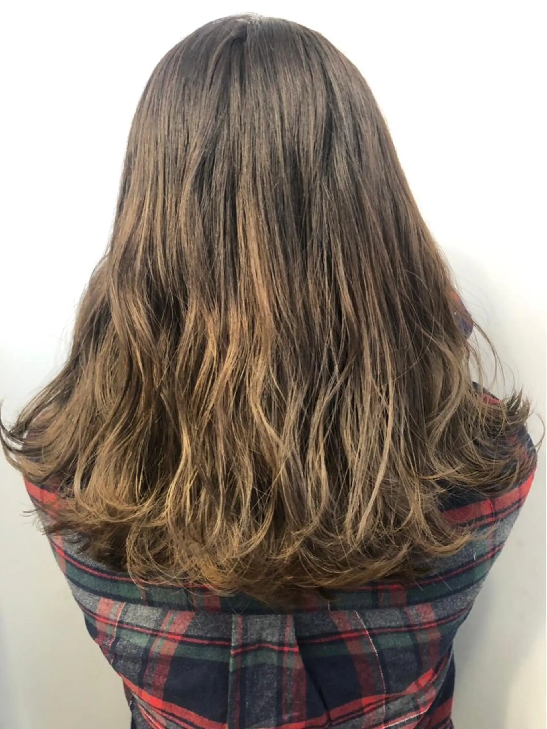 ミディアム カラー 岡田 拓也のヘアスタイル