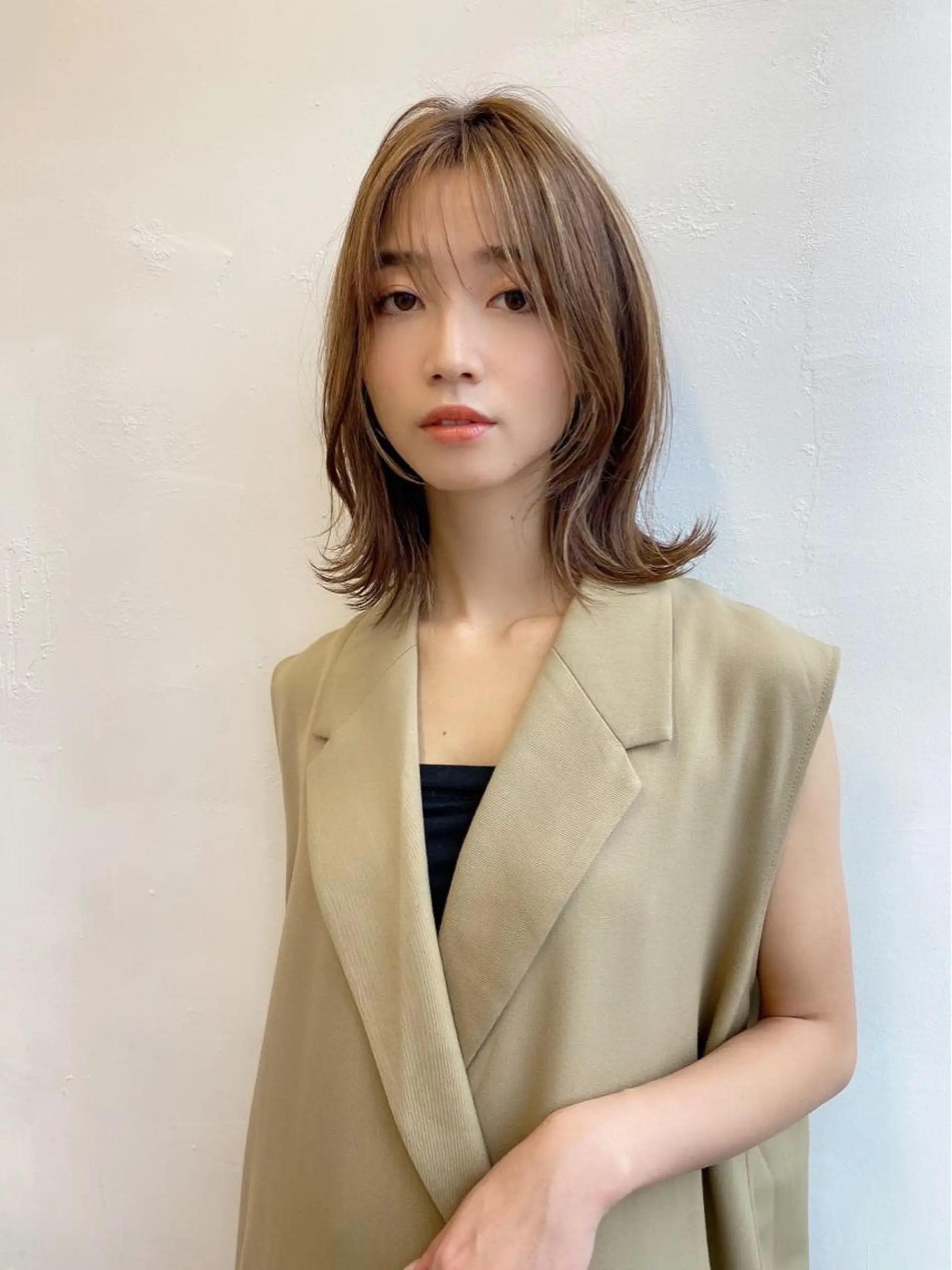 ミディアム ミディアムレイヤー レイヤーカット 鎌倉 彩のヘアスタイル