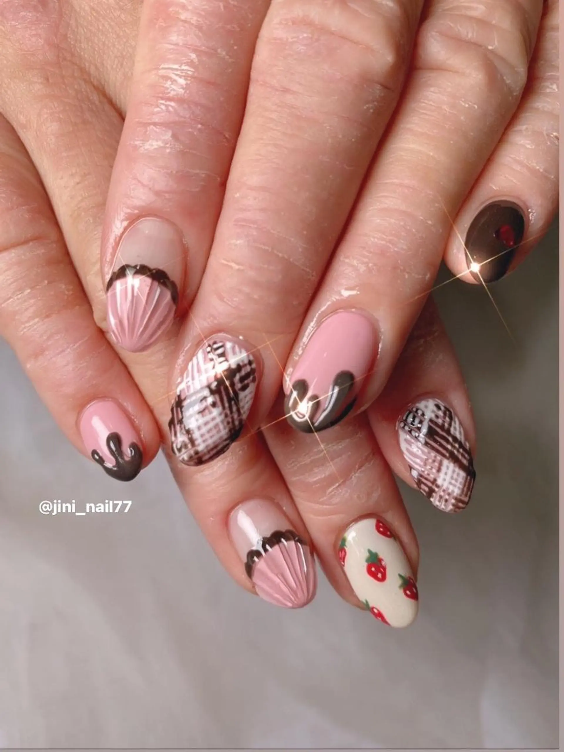 ネイル JINI NAIL所属・ジニ ネイルのネイルデザイン