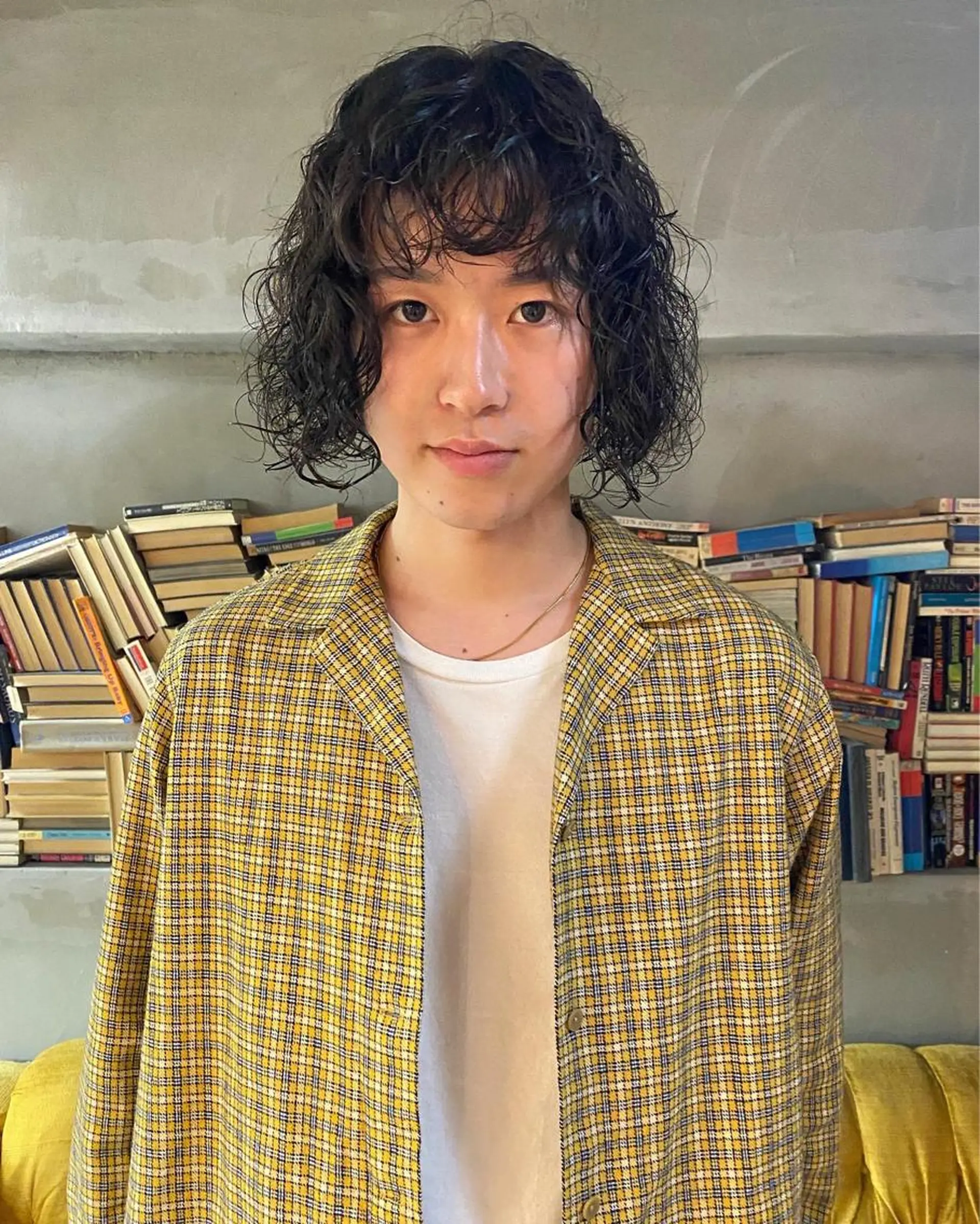 ミディアム パーマ メンズ パーマ、髪質改善 カズマのヘアスタイル