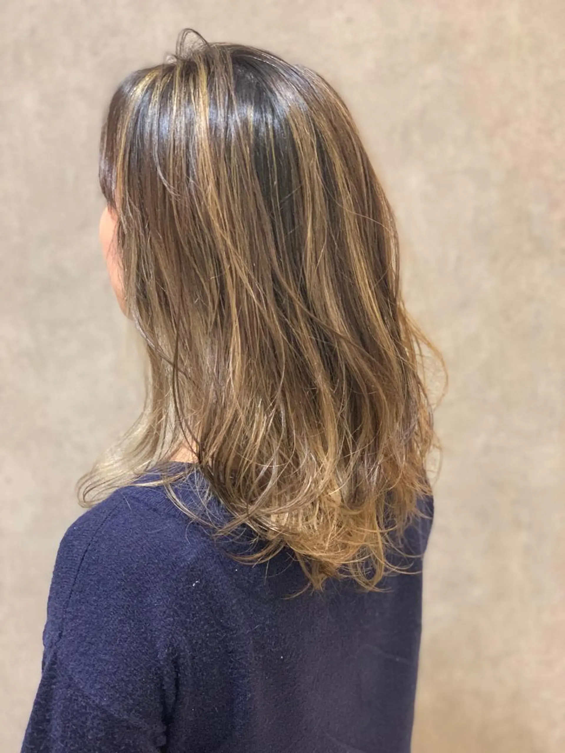 ミディアム レイヤーカット Lamp所属・ショート／透明感 カラー加治竜汰💡のヘアスタイル