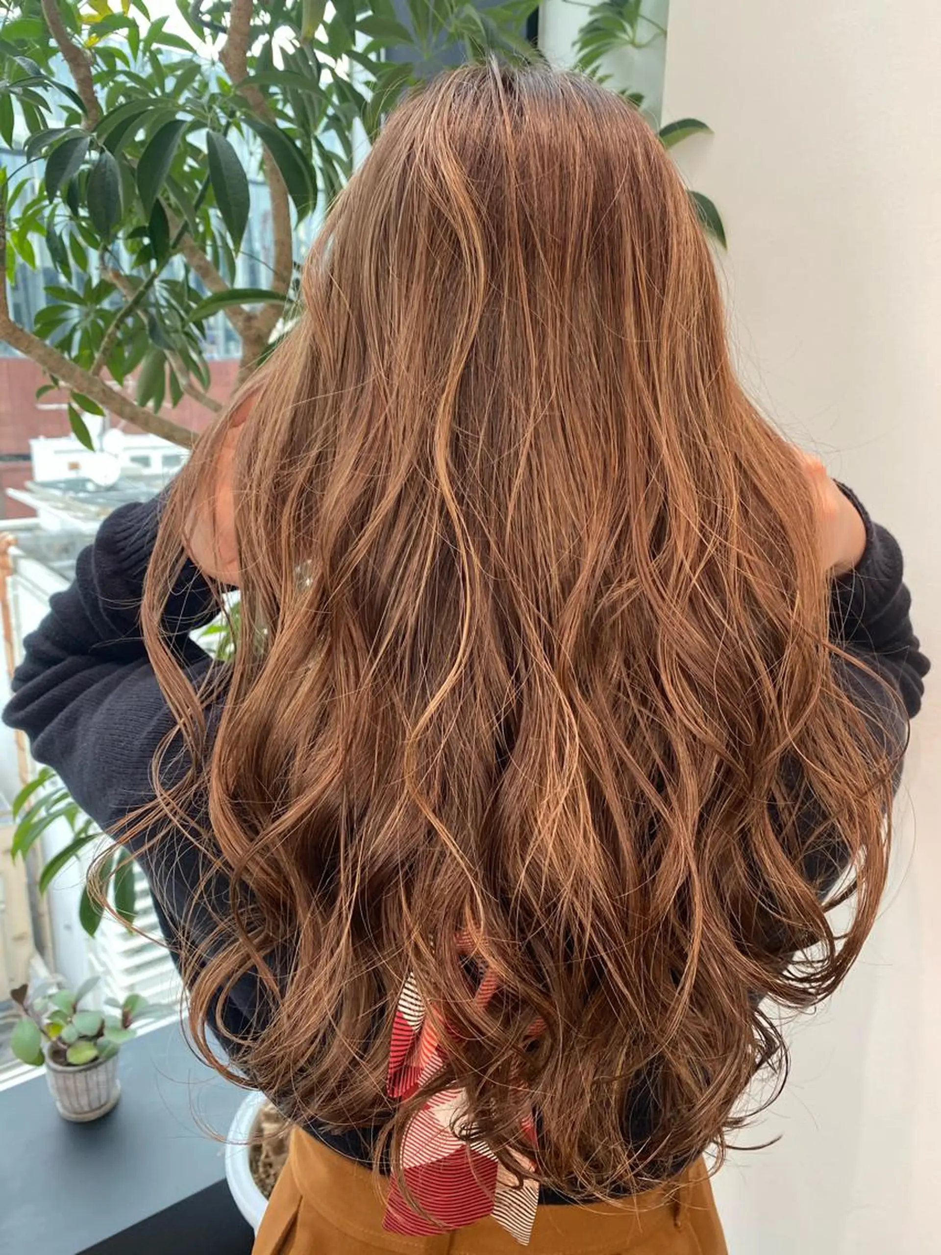 セミロング カラー MONIQA原宿所属・デザインカラーウルフ 宙也のヘアスタイル