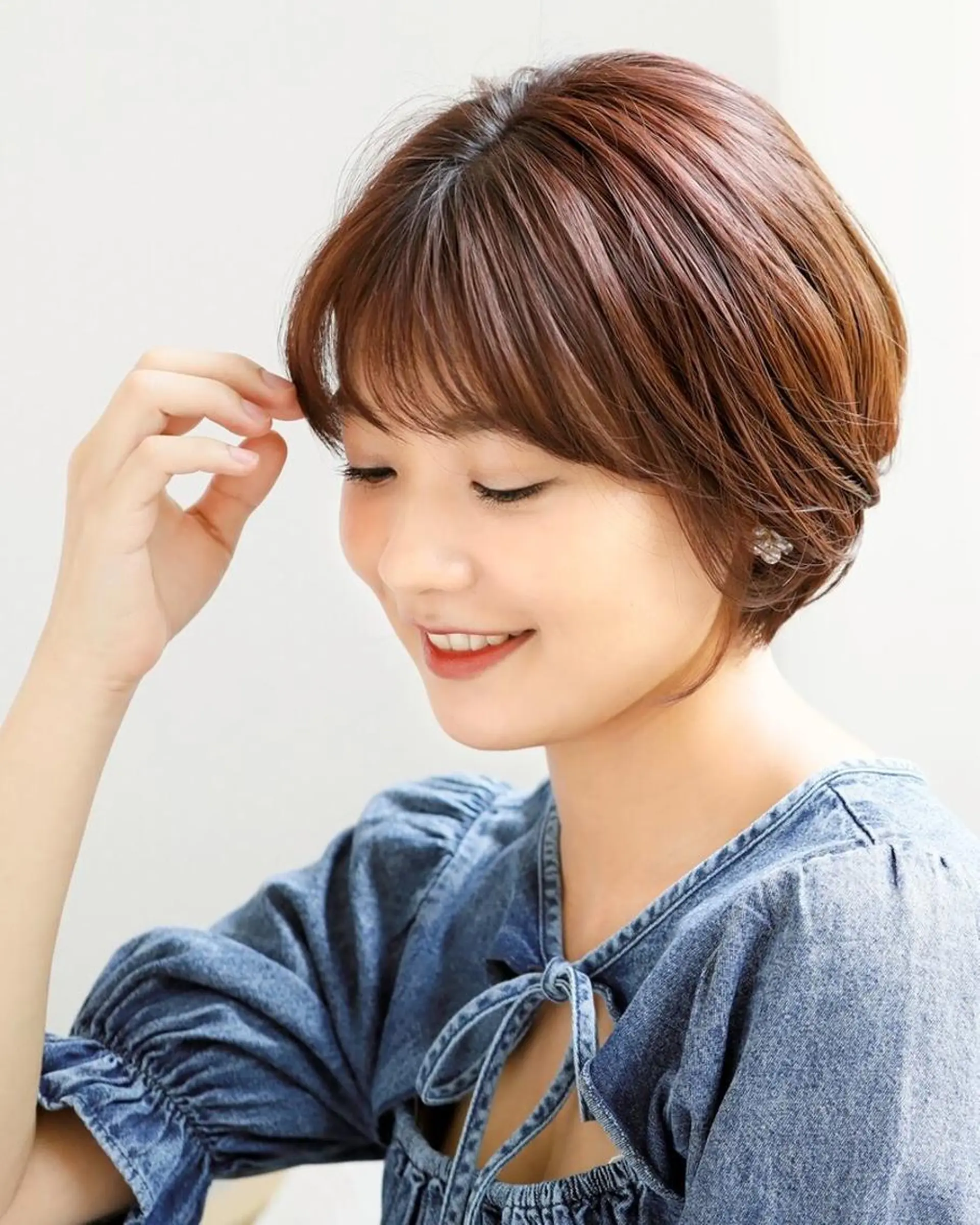 ミディアム カット ヘアカラー コシイ セイマのヘアスタイル