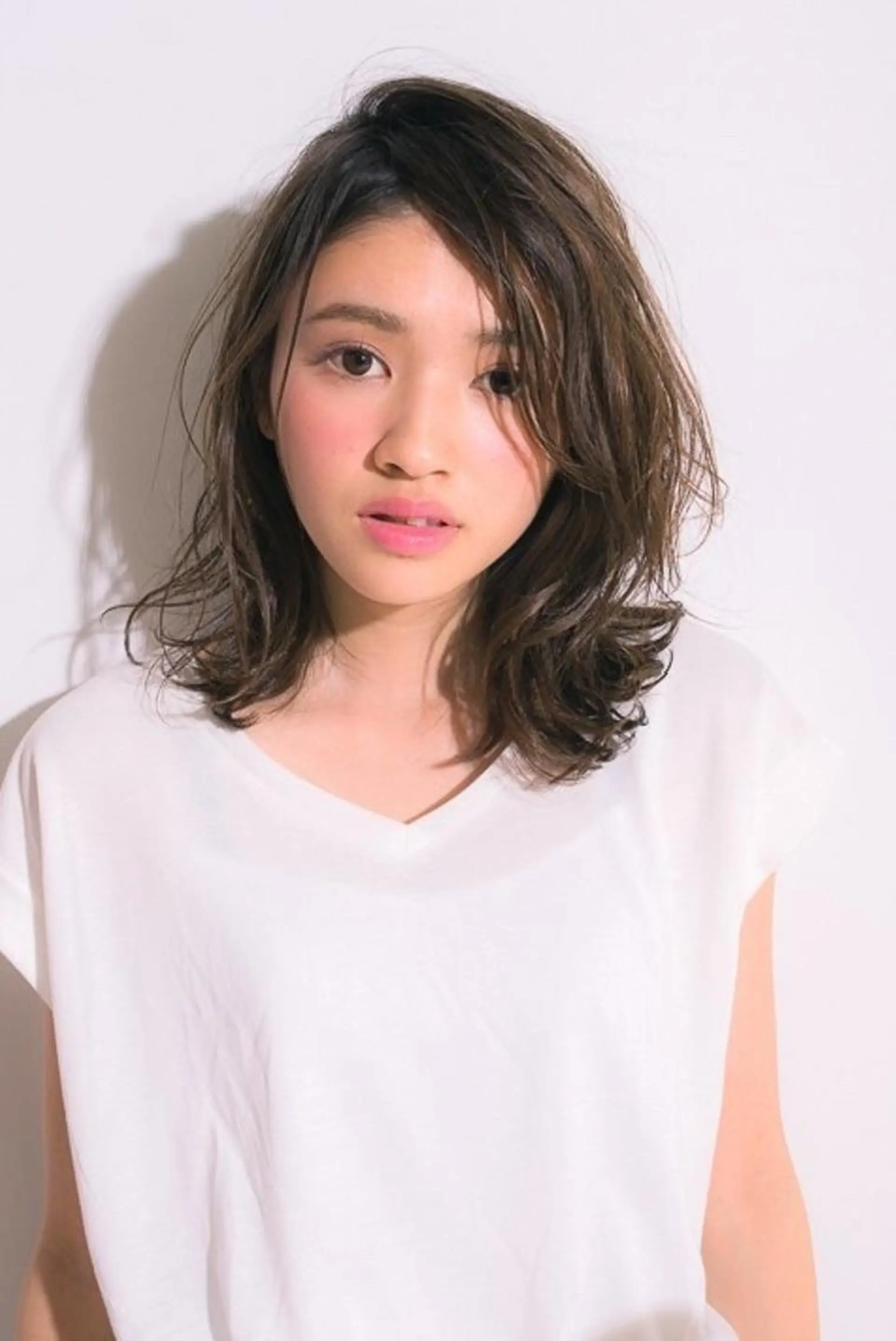 ミディアム レイヤーカット 田辺 侑未のヘアスタイル