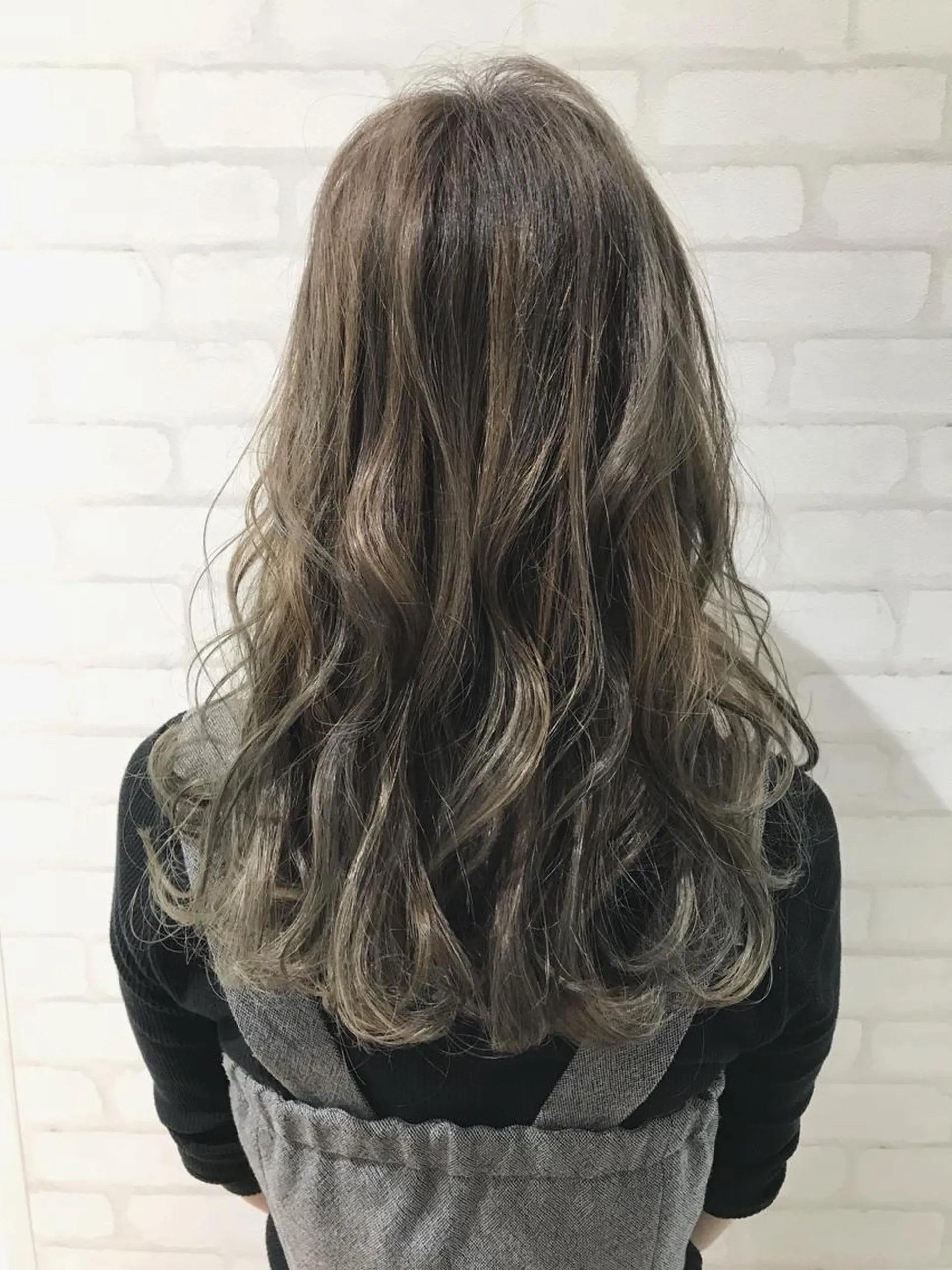 セミロング カラー アッシュ ベージュカラー イルミナカラー ヘアカラー トリートメント 高木 麻知子のヘアスタイル