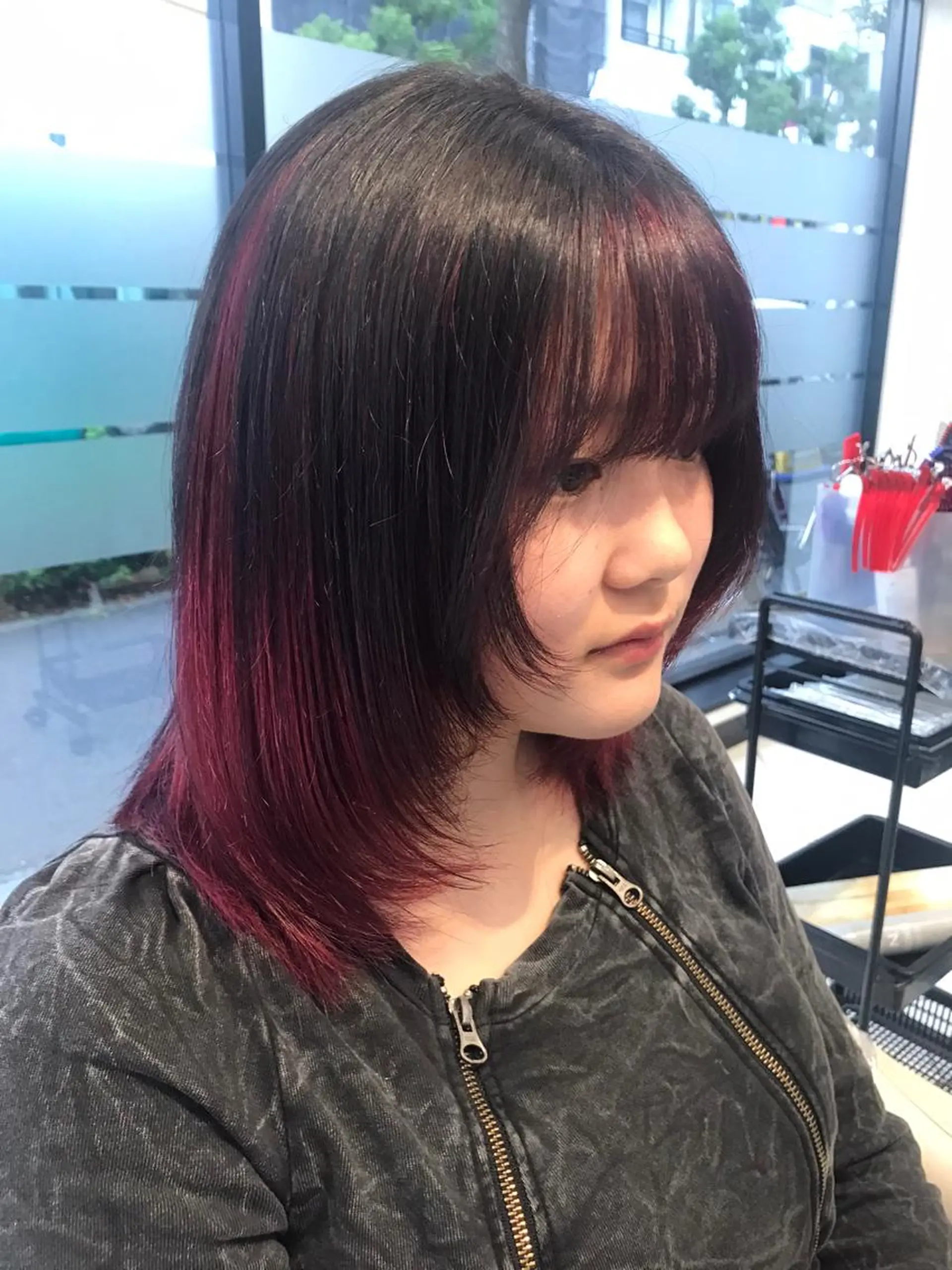 ミディアム カラー 黒髪 レッドカラー ウルフカット あらげ 🌈推しカラー🌈ᵕのヘアスタイル