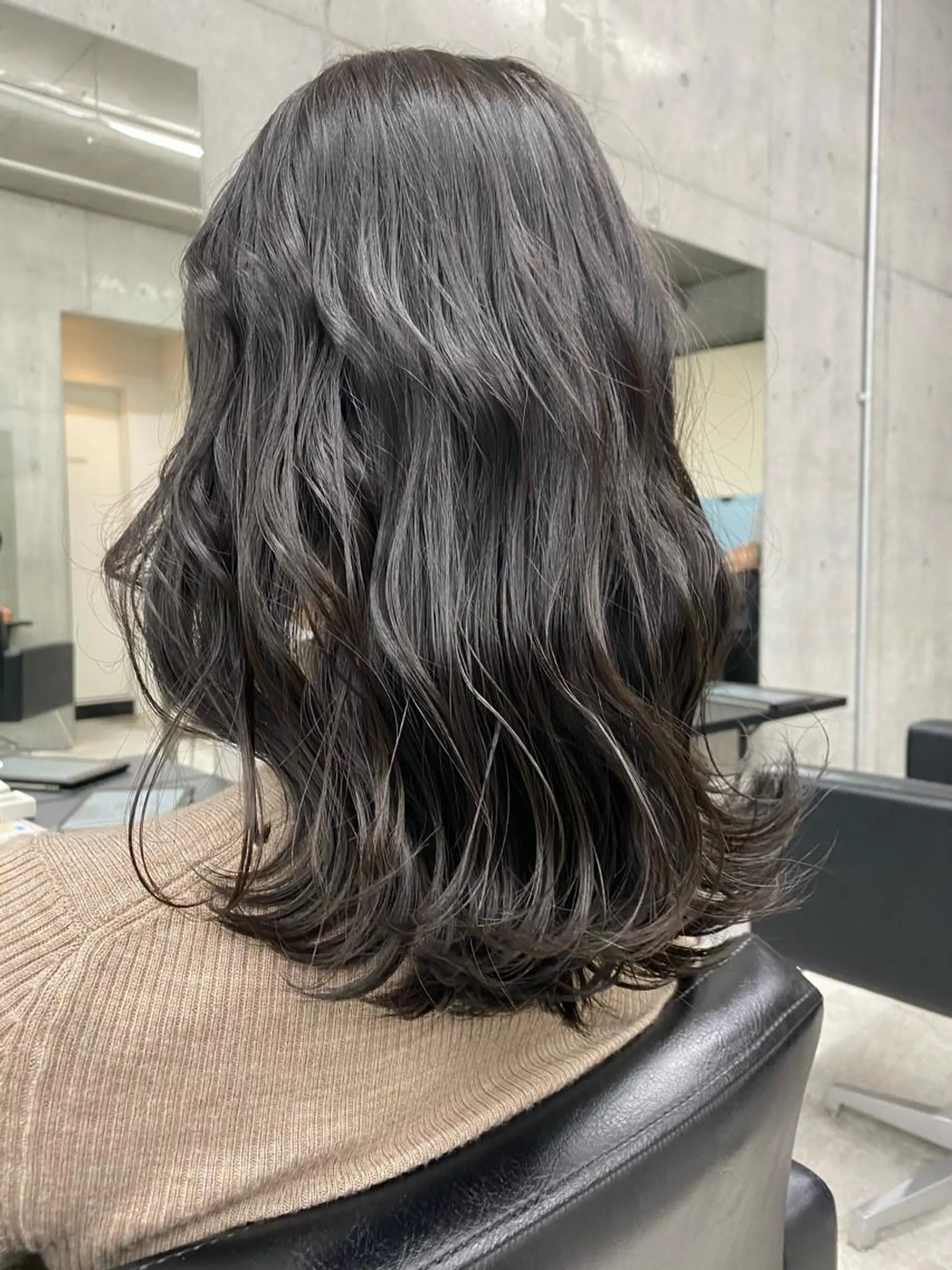 ミディアム アッシュ opus 店長大和 レイヤー/赤み消しのヘアスタイル