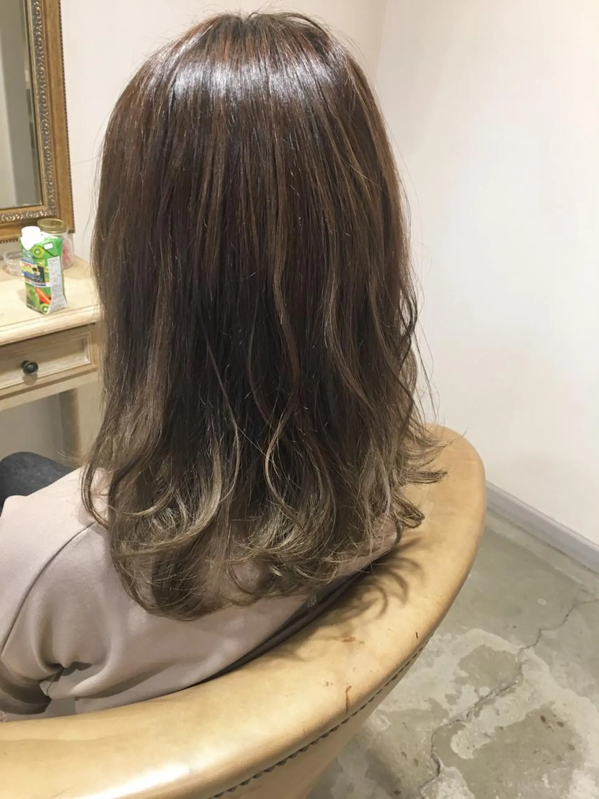 ミディアム カラー 透明感カラー グレージュ イルミナカラー 美髪・髪質改善 有田怜平のヘアスタイル