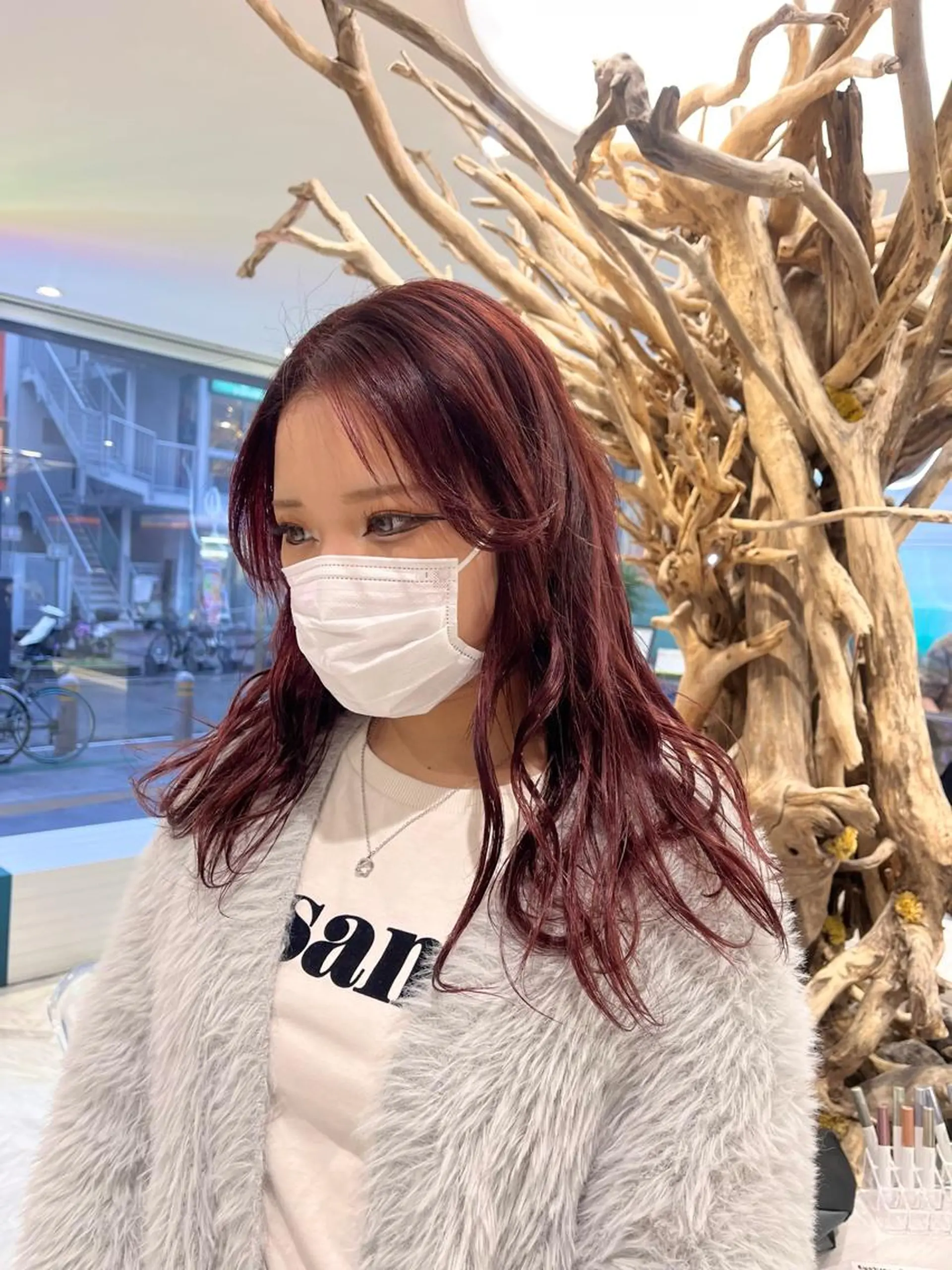 カラー ネイル マツエク・マツパ ブリーチ ボルドーカラー カシス ハイトーンカラー ブリーチなしカラー ヘアカラー トリートメント mai🤍縮毛酸性ス トレート/アイリストのヘアスタイル