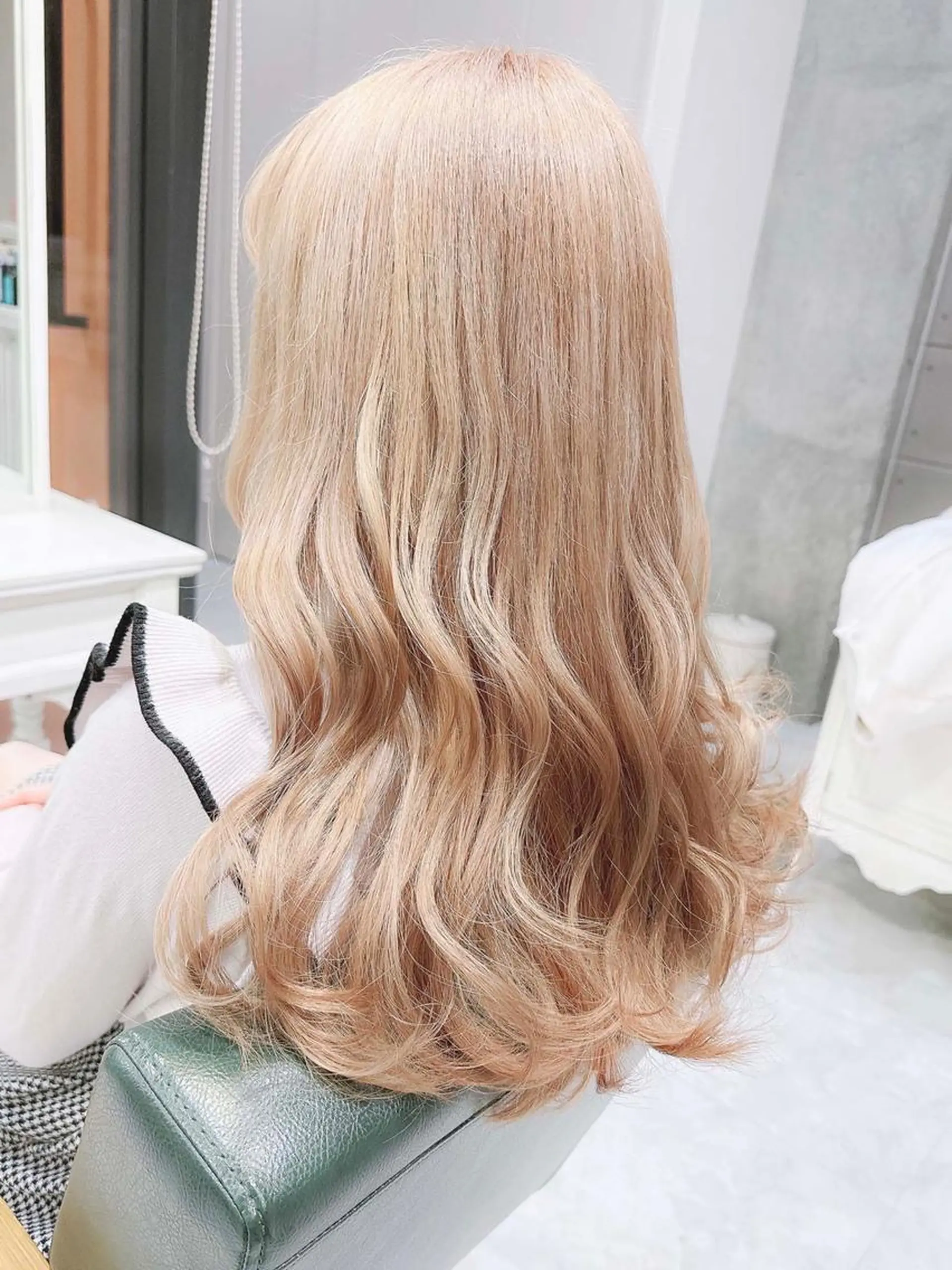 ロング ヘアアレンジ カラー ベージュカラー ハイトーンカラー ハイトーンベージュ 𝐑𝐈𝐍𝐊𝐀 🐷🖤のヘアスタイル