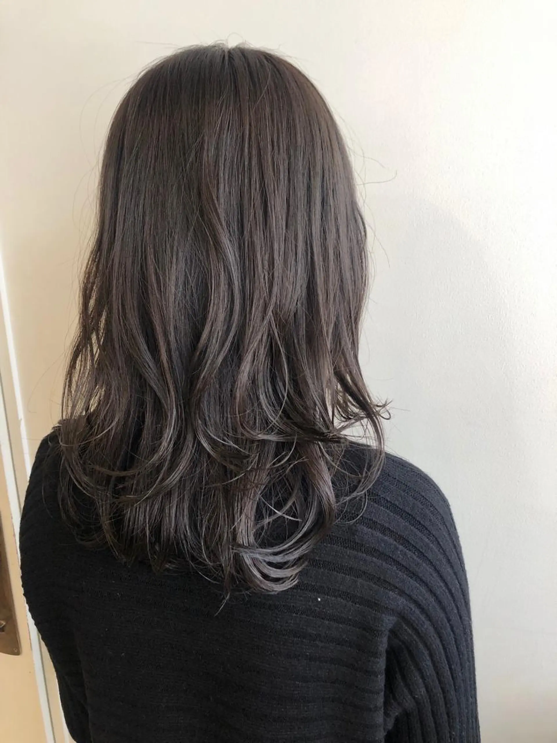 セミロング カラー カット ヘアカラー トリートメント MIOベージュカラー 柔らかいカラーのヘアスタイル