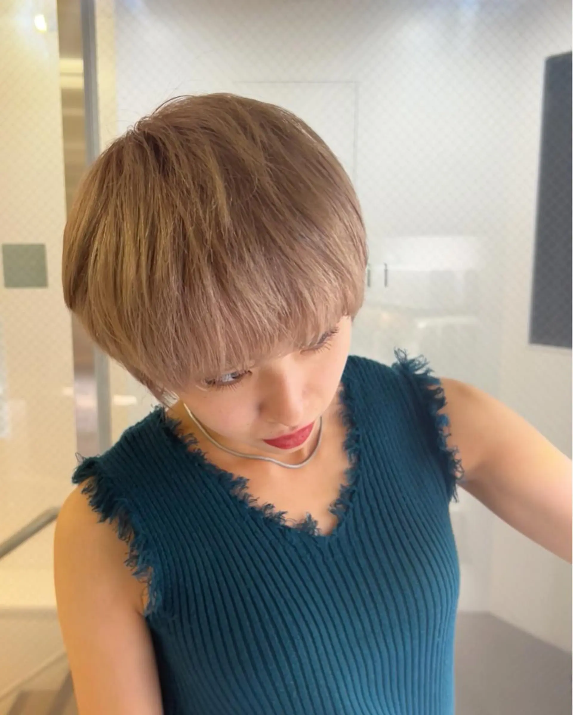ショート カラー パーマ ヘアアレンジ キッズ ネイル マツエク・マツパ アイブロウ ベリーショート ベージュカラー ブリーチ 透明感カラー ダブルカラー カット ヘアカラー ショートヘア原宿 fifth コシのヘアスタイル