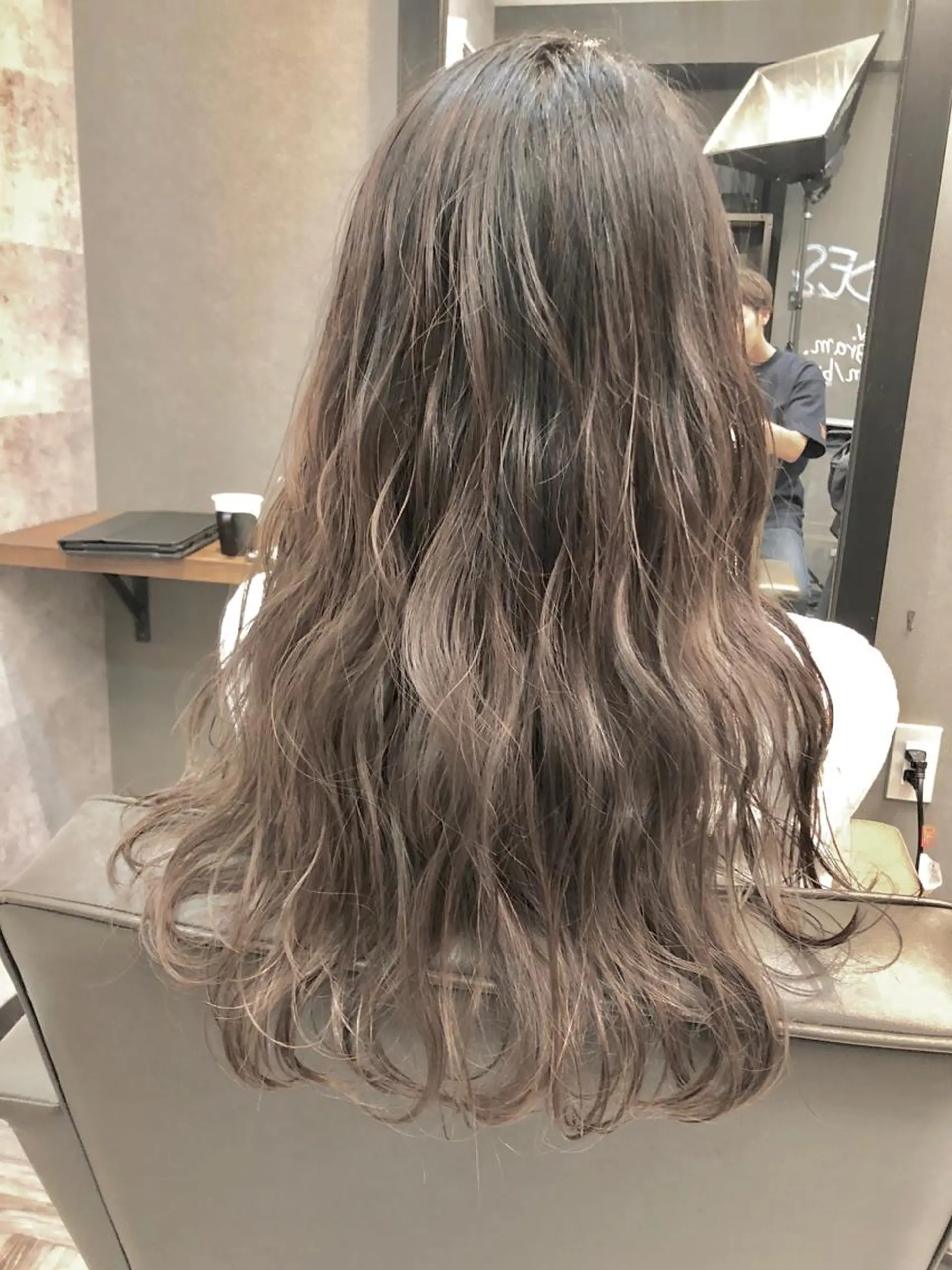 ロング カラー 顔周りレイヤー/韓国 ブリーチminamiのヘアスタイル