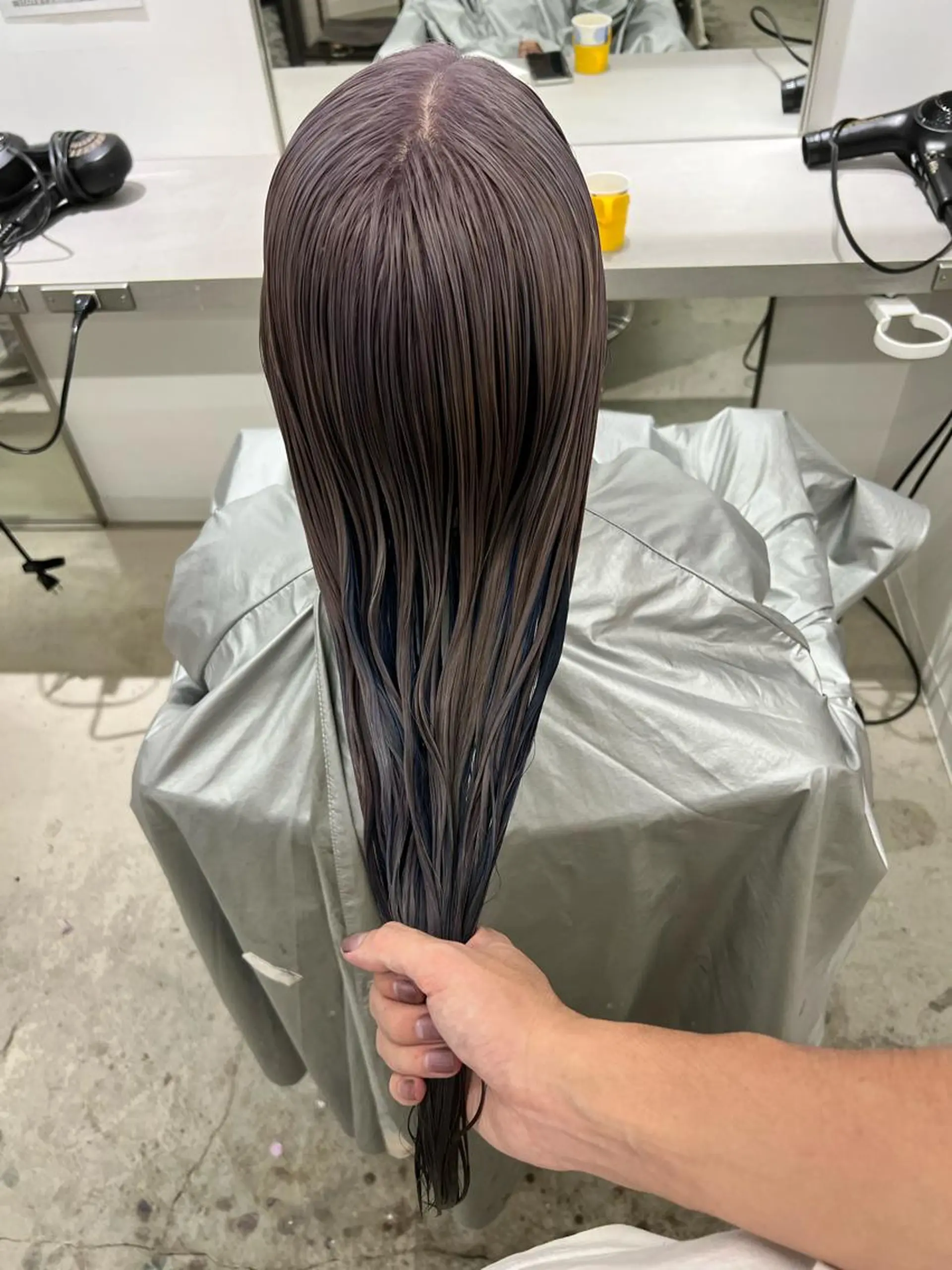 ロング カラー ベージュカラー ブリーチ ネイビーカラー ホワイトベージュ ヘアカラー 【副店長】DAYS 2nd 久木山湧也のヘアスタイル