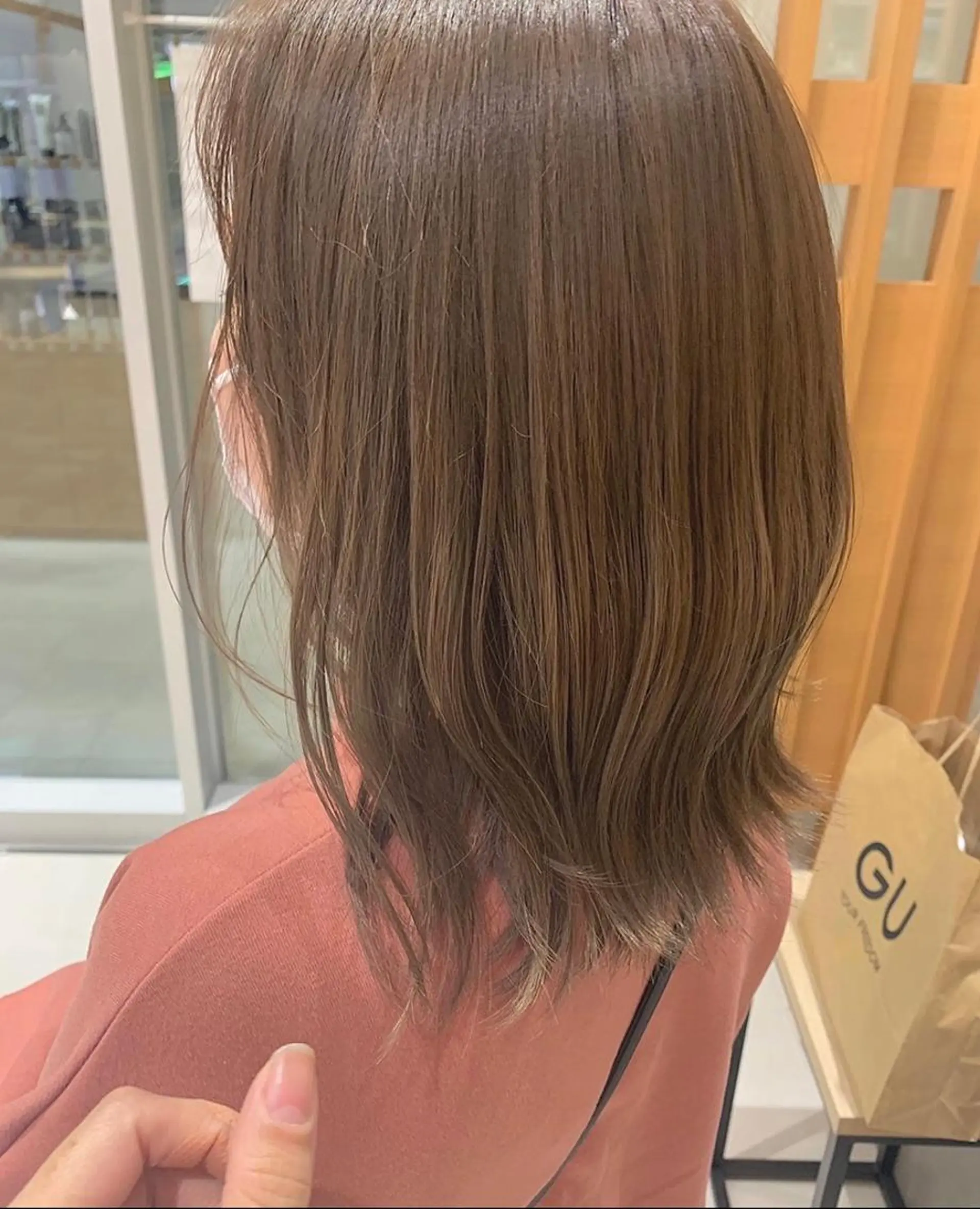セミロング カラー 下川 由貴のヘアスタイル