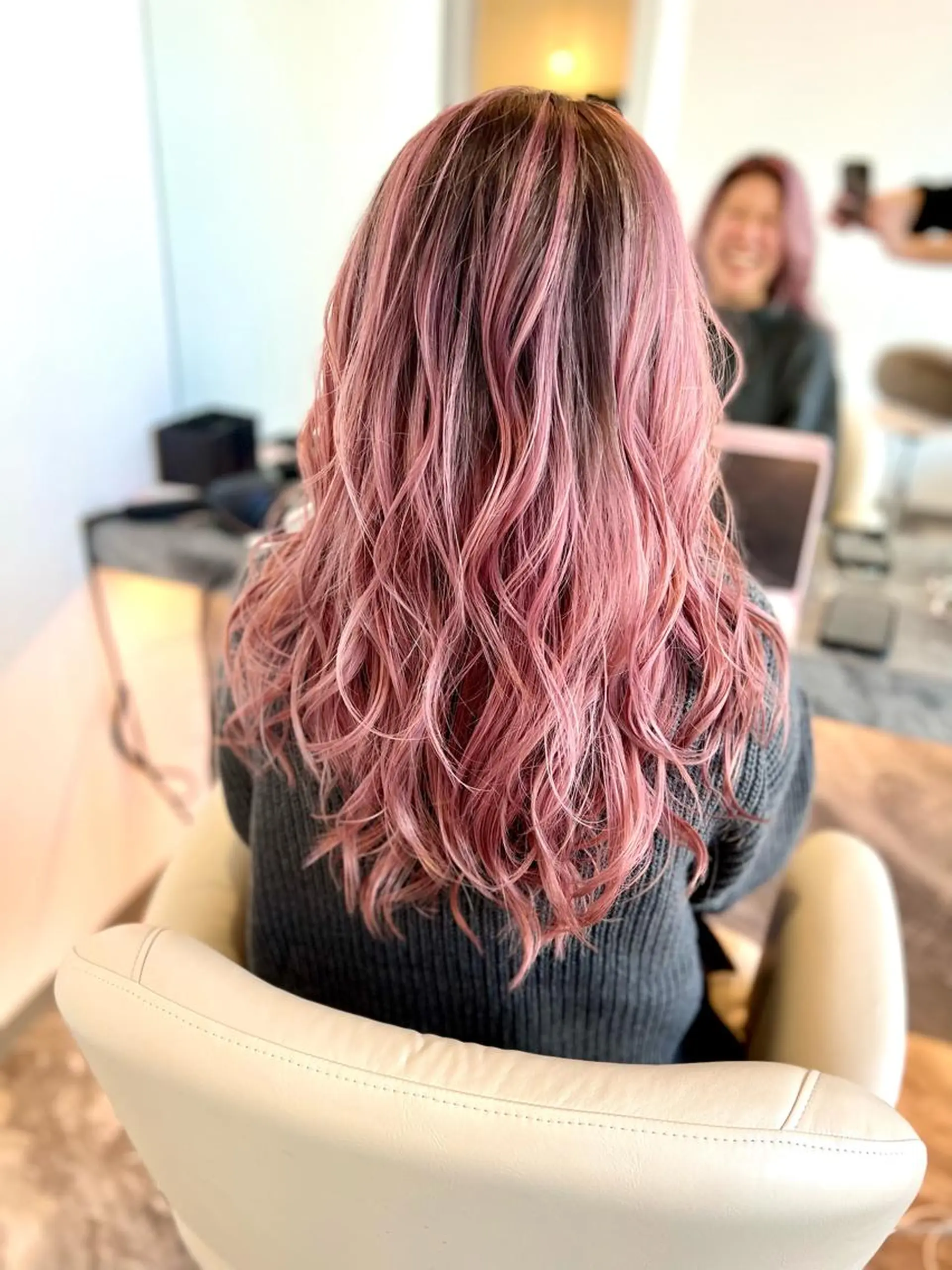 セミロング レイヤーカット ヘアカラー ブリーチ毛に縮毛矯正 ✨カラー✨山田 正幸のヘアスタイル