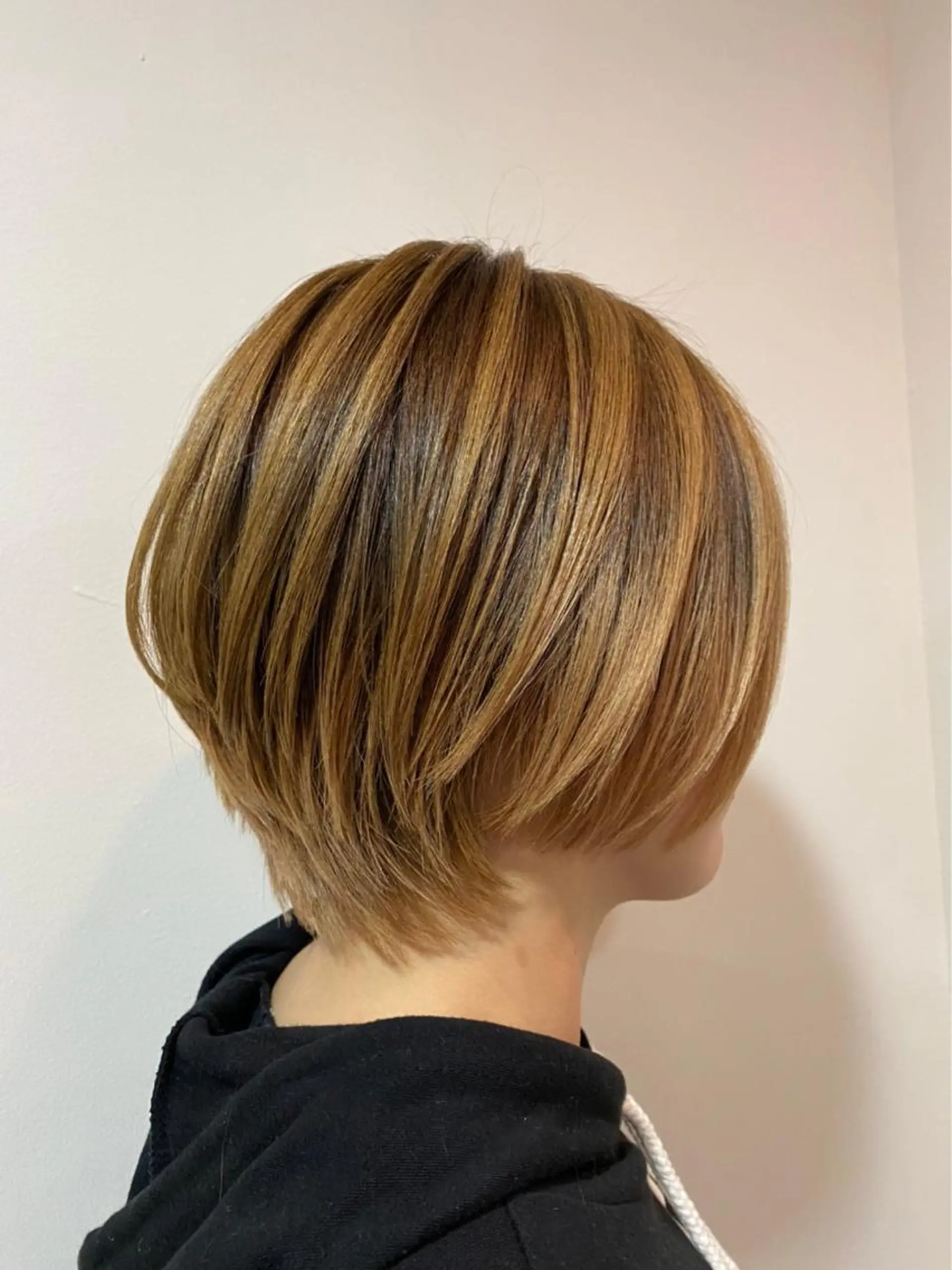 ミディアム カット W_SALON ［触れたくなる艶髪］のヘアスタイル