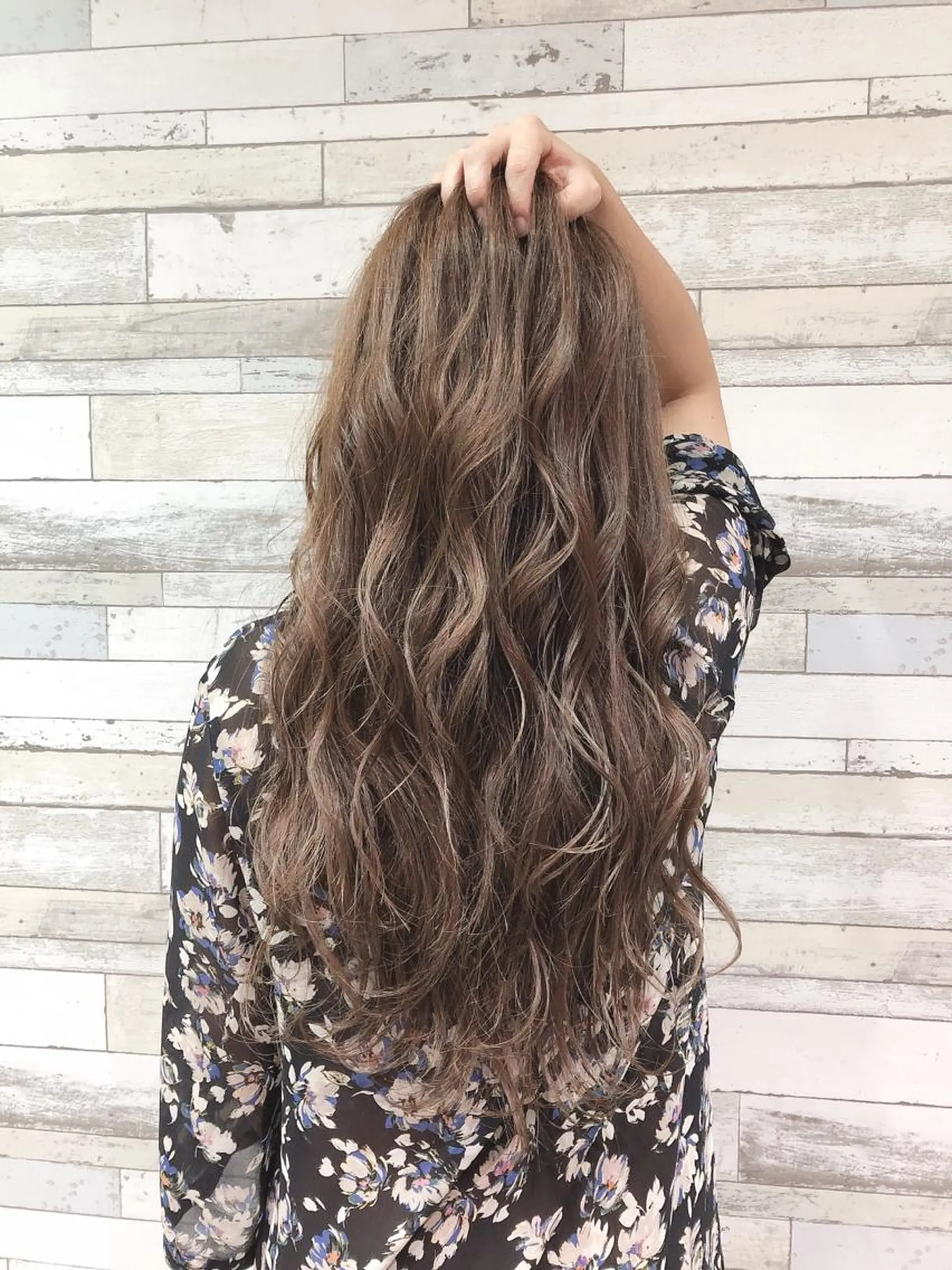 ロング カラー ベージュカラー ミルクティーベージュ 小森 拓哉のヘアスタイル