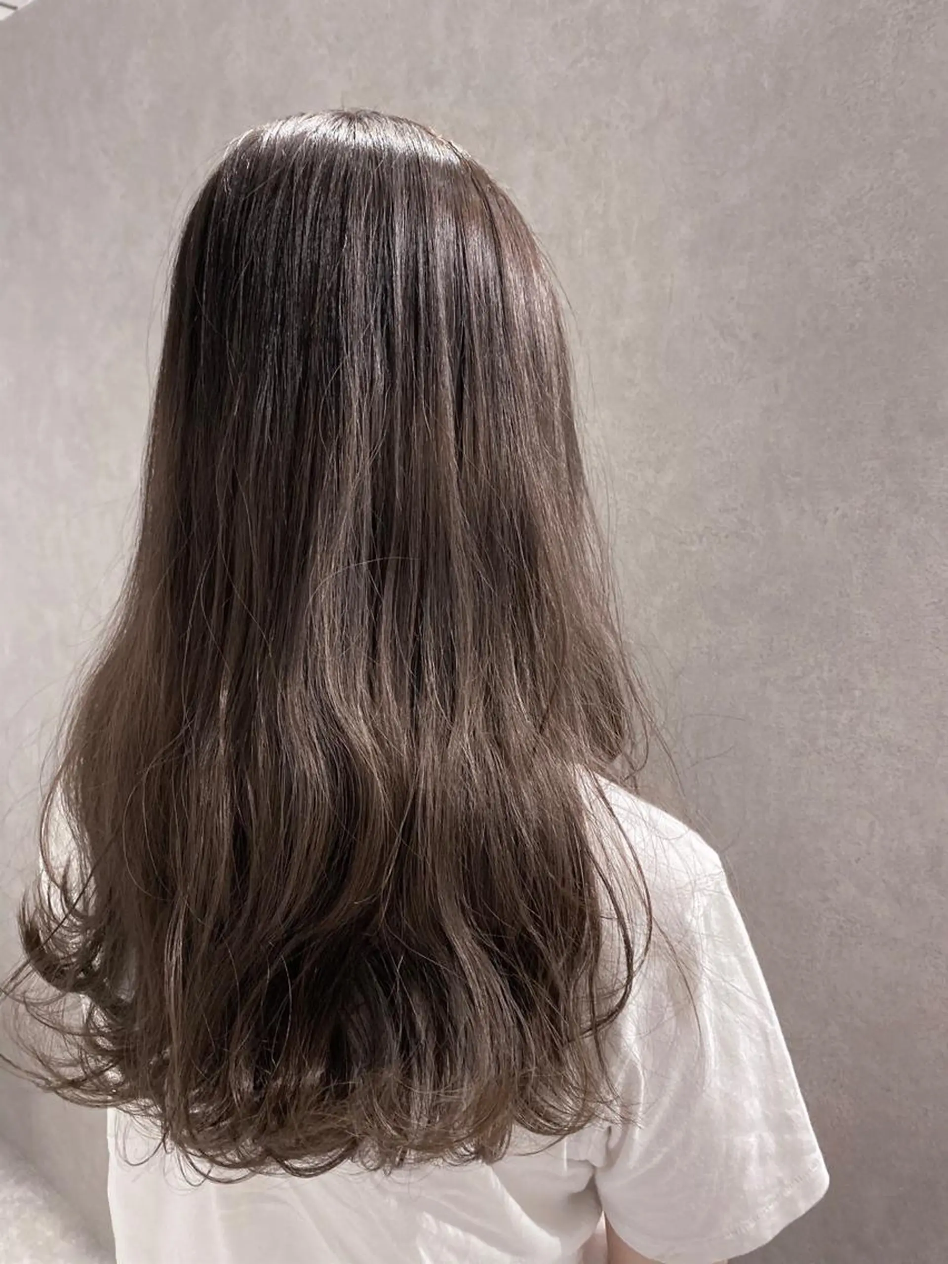 セミロング カラー 透明感カラー シルバー カット トリートメント 🥇ブリーチ無し 透明感🥇佐藤のヘアスタイル