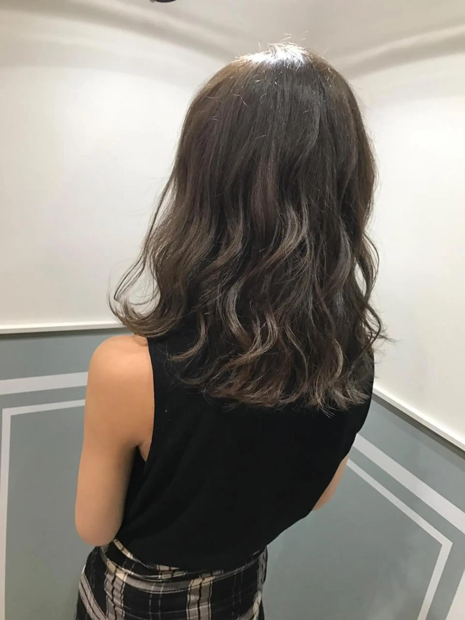 セミロング カラー ヤマナカ エリカのヘアスタイル